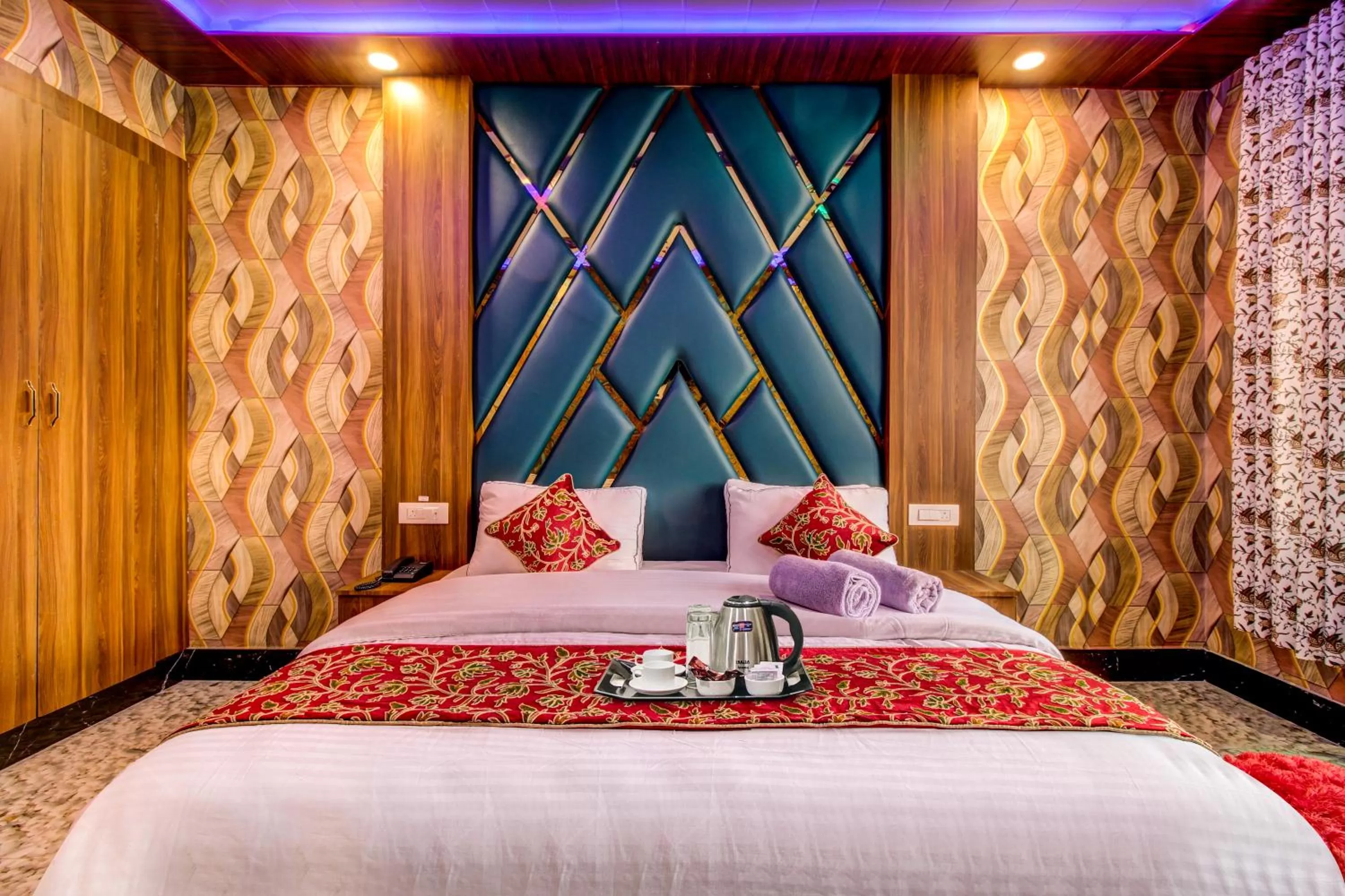 Bed in HOTEL ROYAL HAMEED