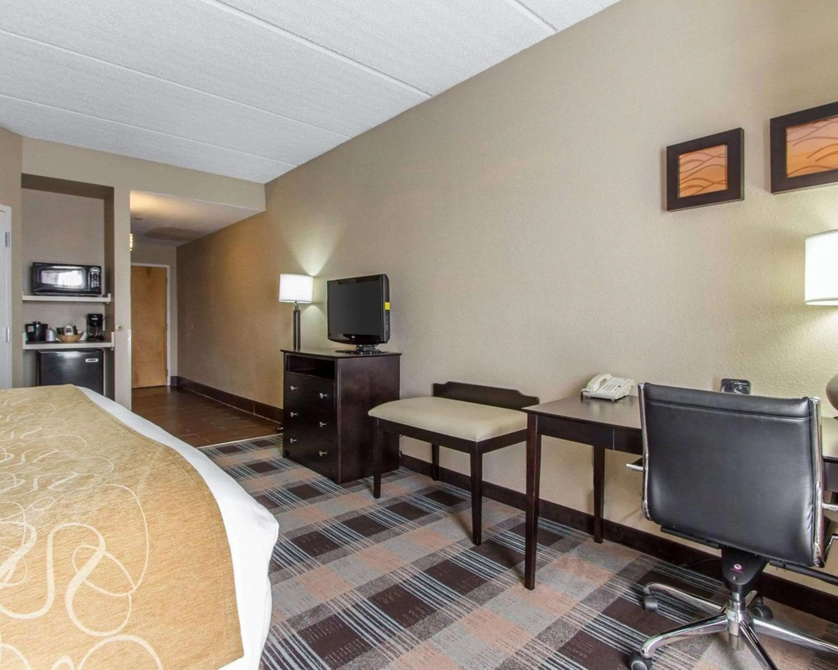 Photo of the whole room in Comfort Suites Kenner