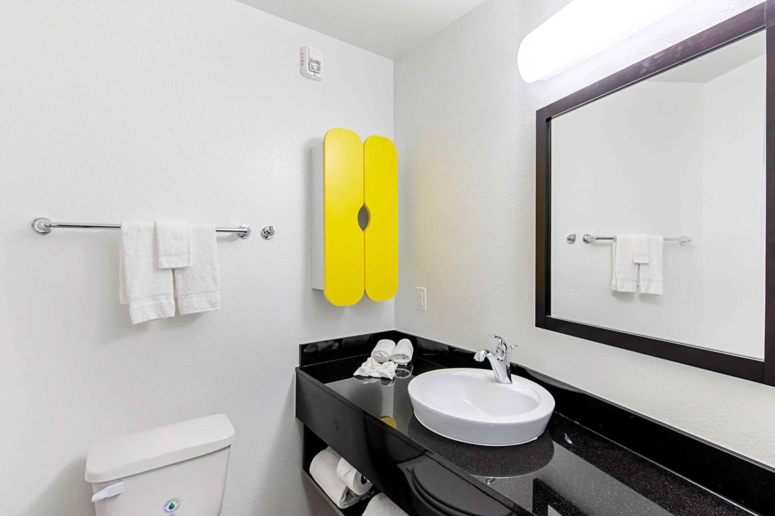 Toilet in Studio 6 Austin Airport