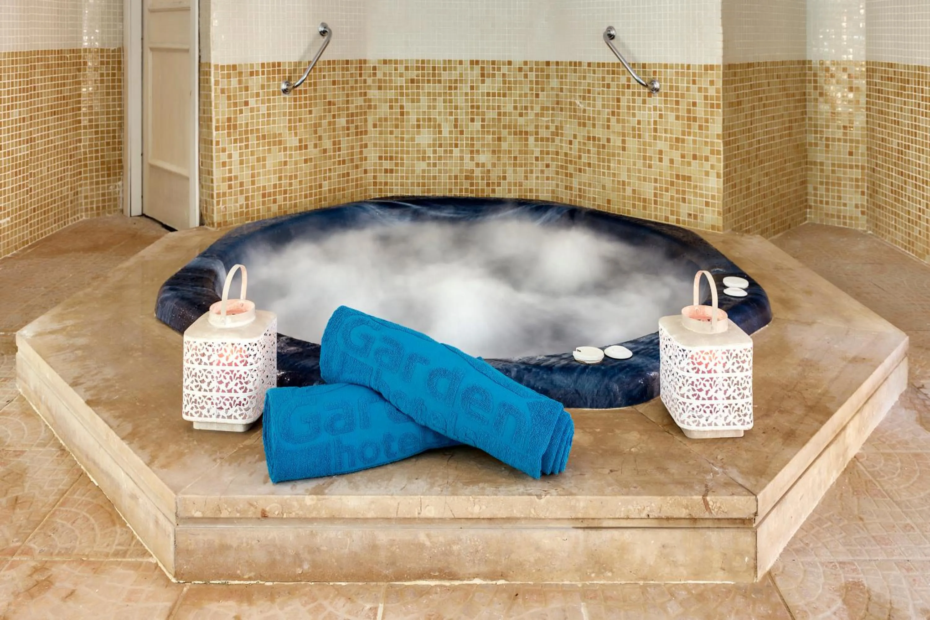 Hot Tub in Cala Millor Garden Hotel - Adults Only