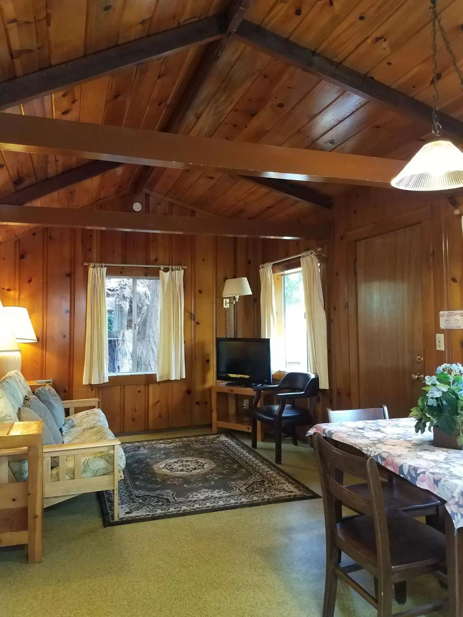 Living room, Seating Area in Fern River Resort