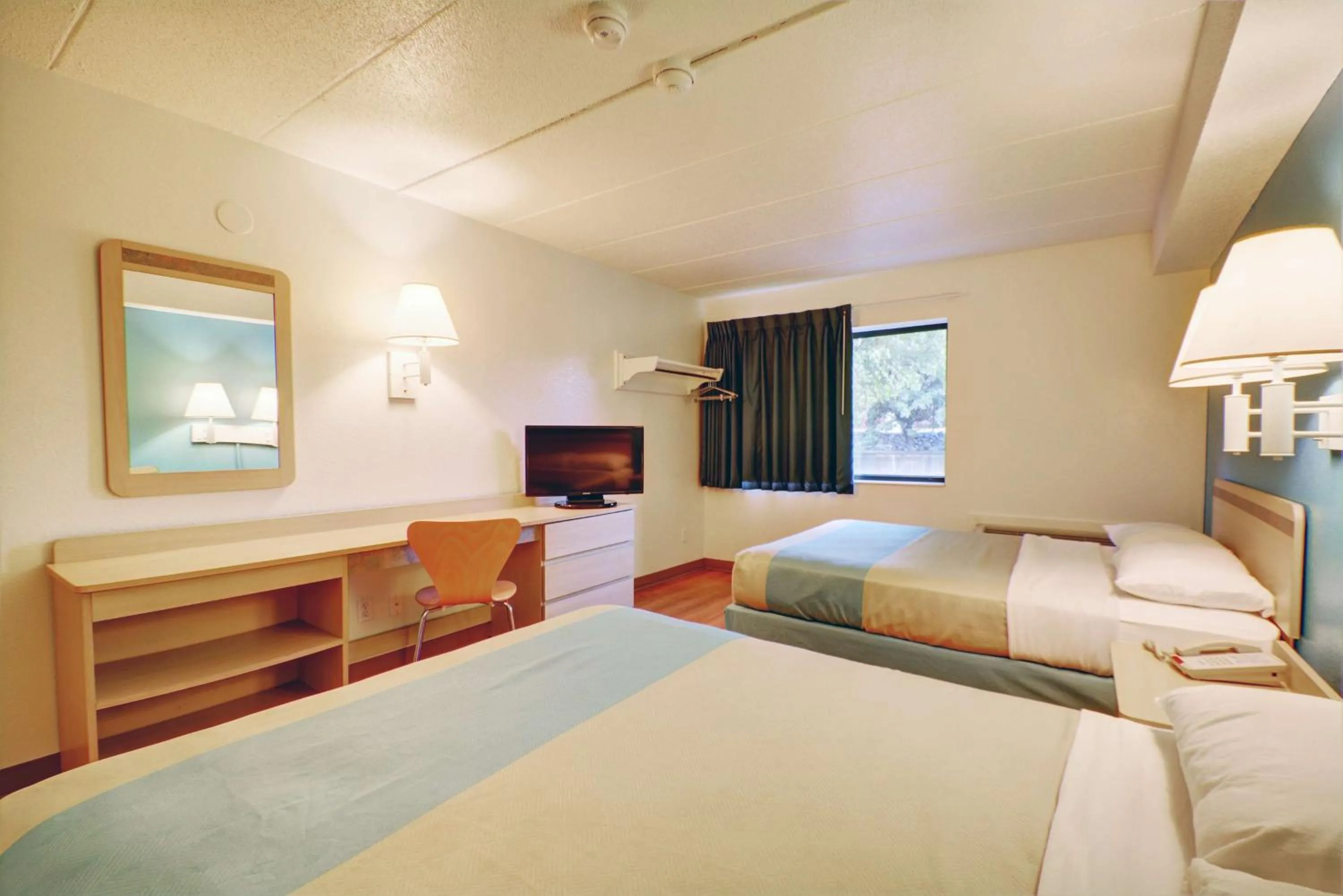 Photo of the whole room, Bed in Motel 6-Newport, RI