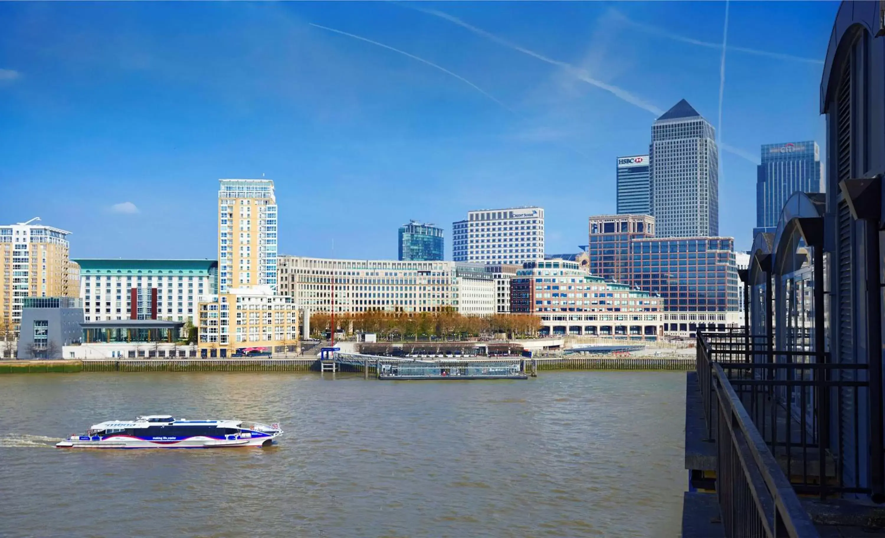 Deluxe Queen Room with View in DoubleTree by Hilton London – Docklands Riverside Deluxe Queen Room with View in DoubleTree by Hilton London – Docklands Riverside