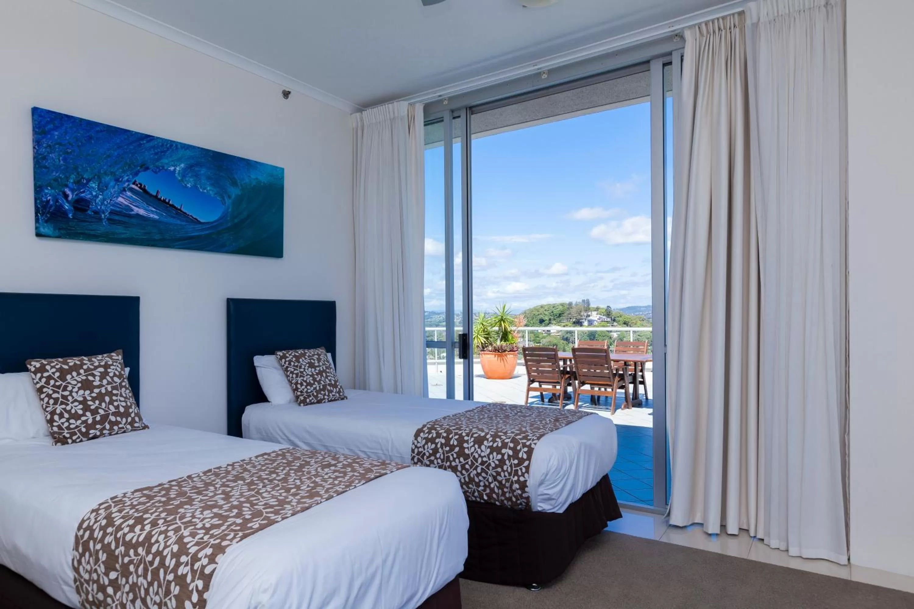 Photo of the whole room, Bed in ULTIQA Points North