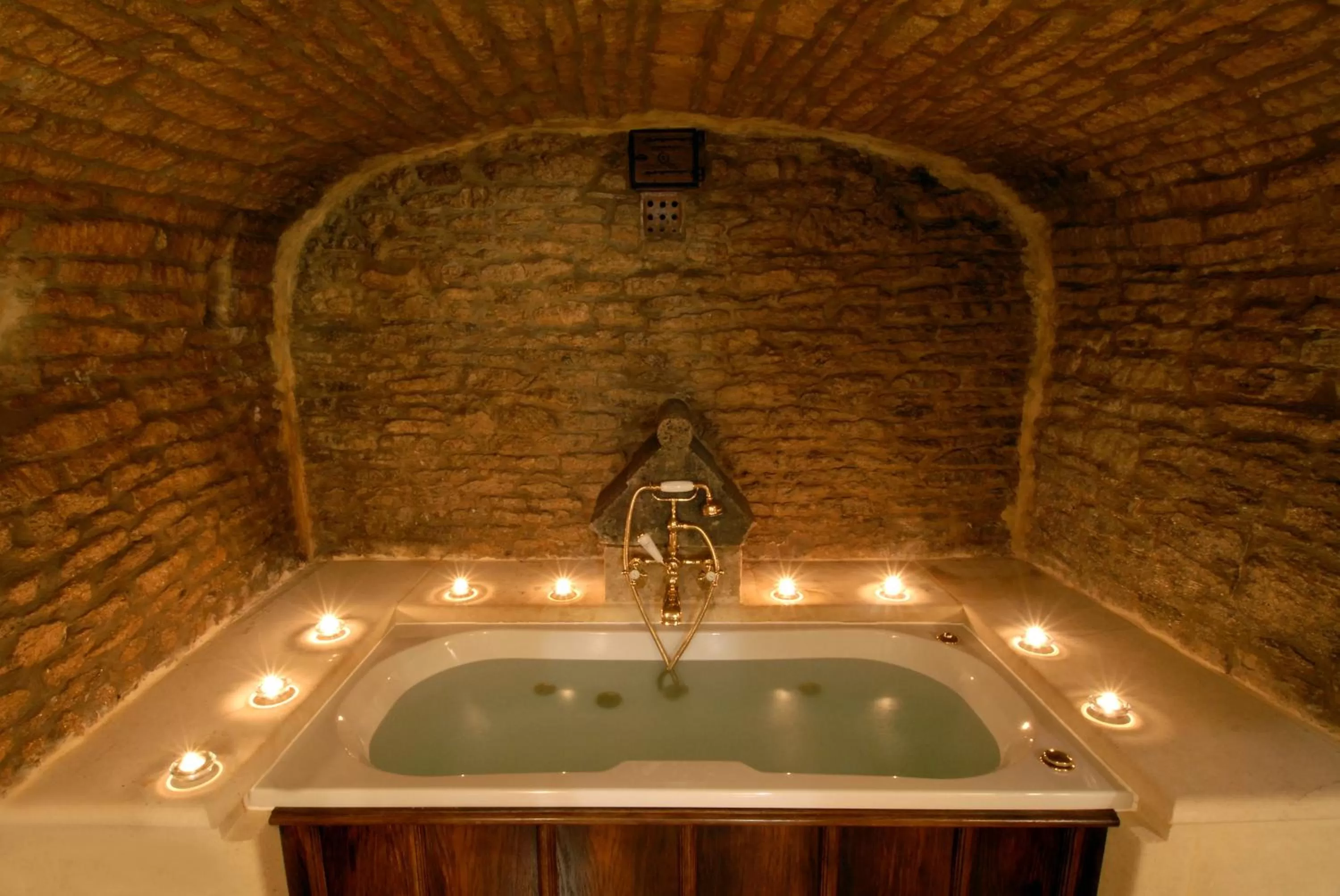 Shower in The Manor House Hotel and Golf Club