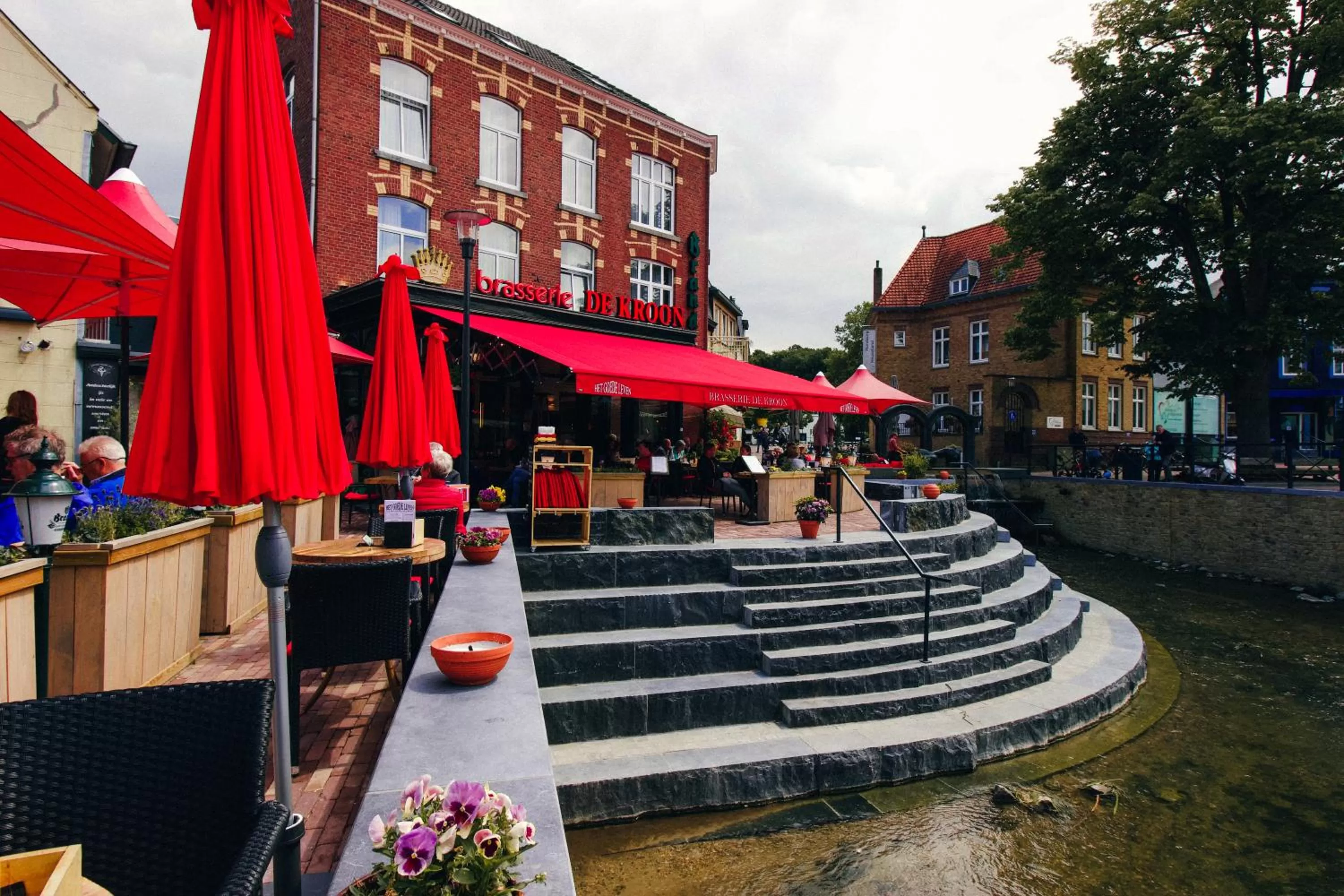 Property building in Hotel Brasserie de Kroon