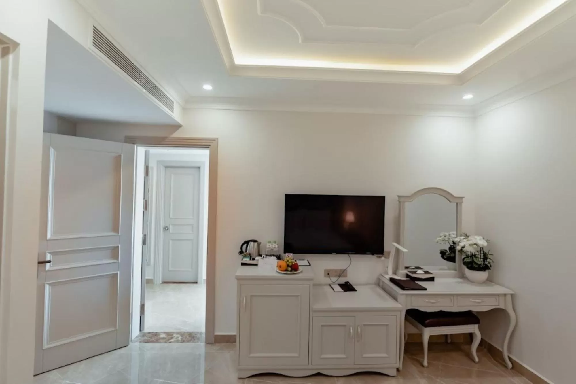 Bedroom, TV/Entertainment Center in MerPerle Beach Hotel