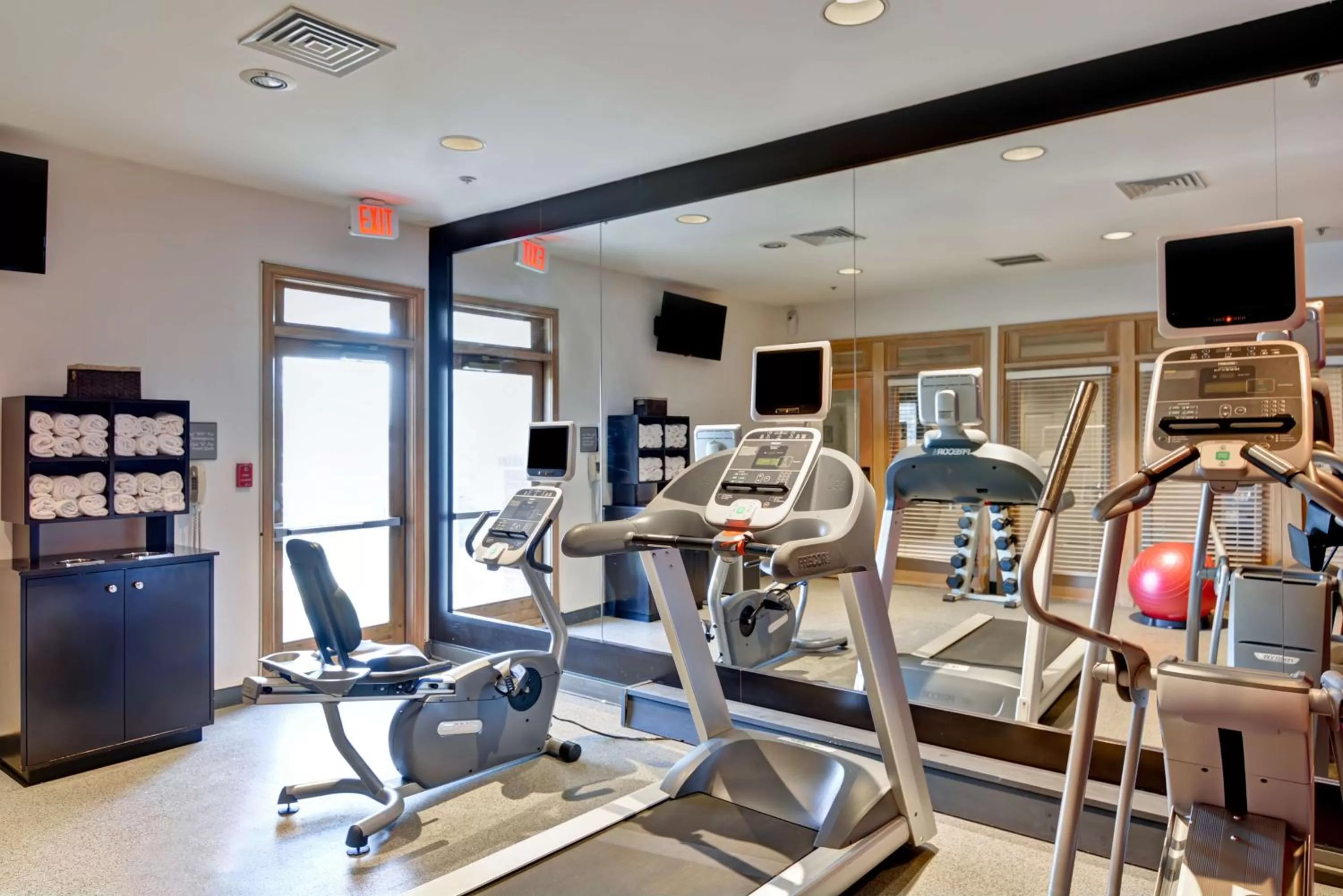 Fitness centre/facilities in Homewood Suites by Hilton Windsor Locks Hartford