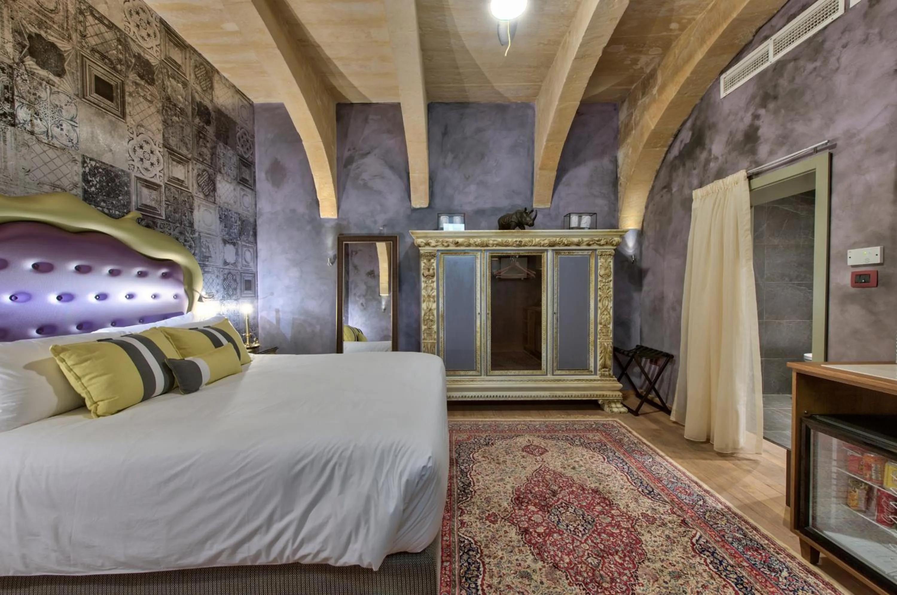 Bedroom, Bed in Palazzo Consiglia - IK Collection