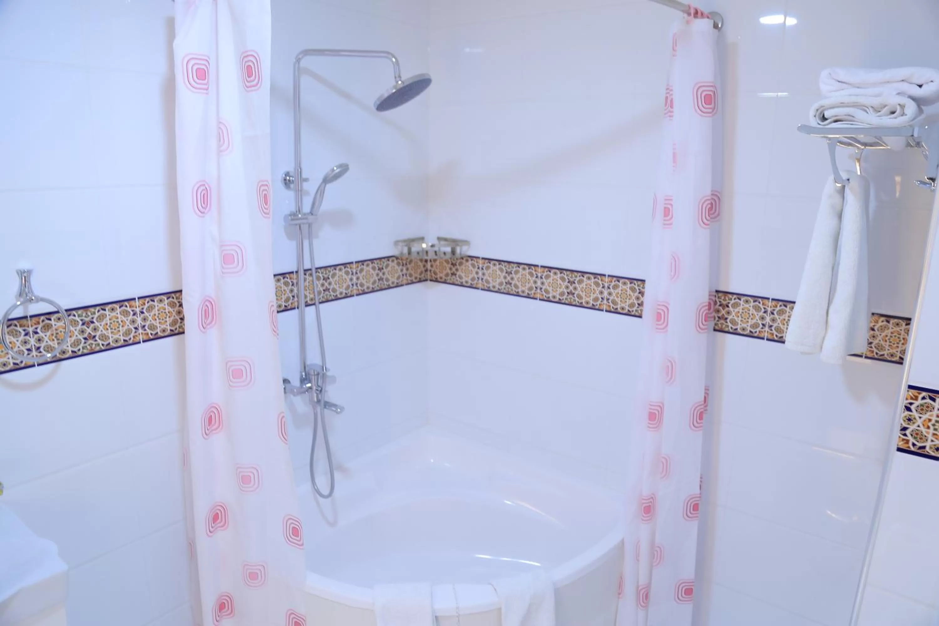 Shower in As-Salam Boutique Hotel