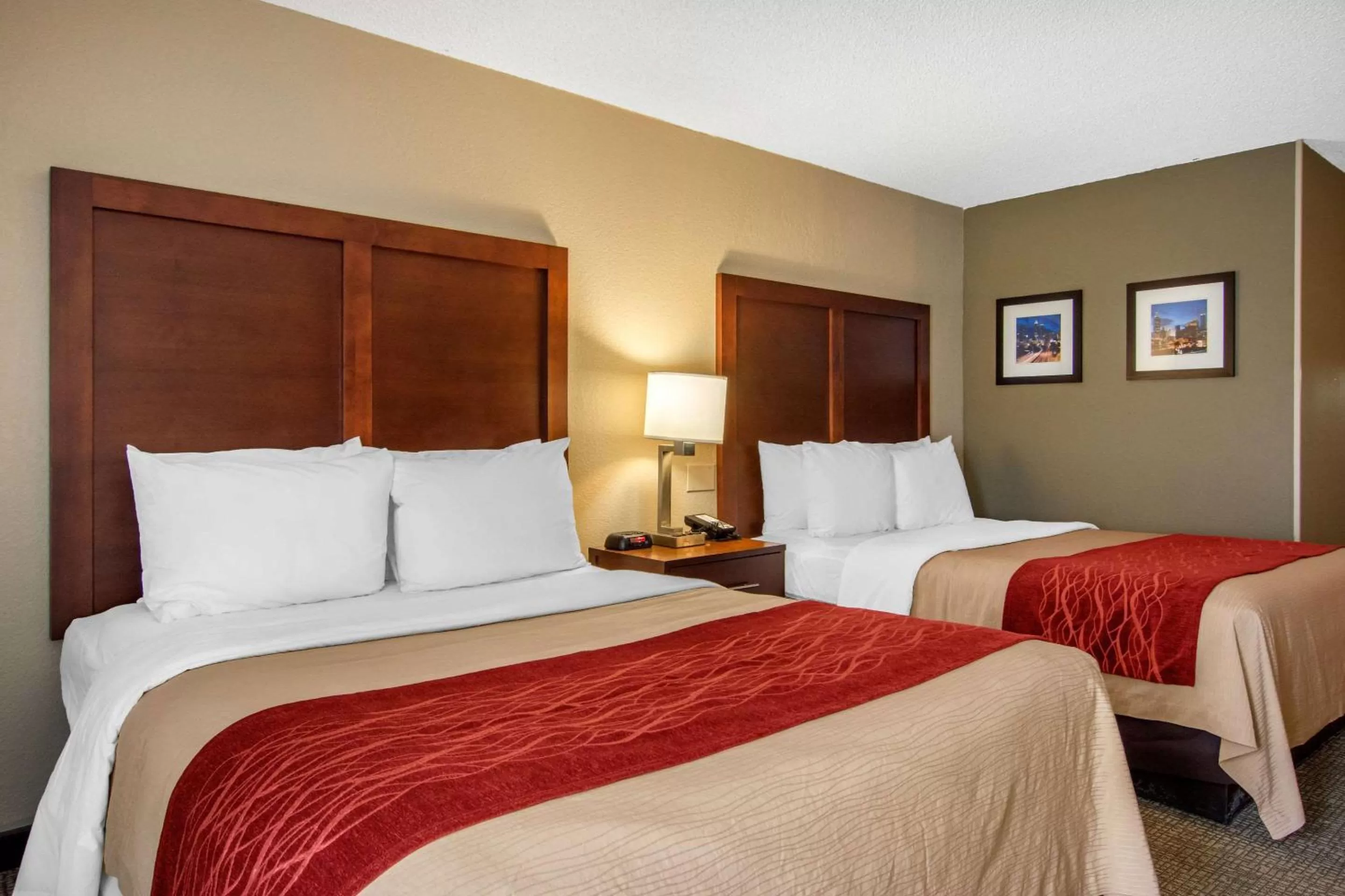 Photo of the whole room, Bed in Comfort Inn Sandy Springs - Perimeter