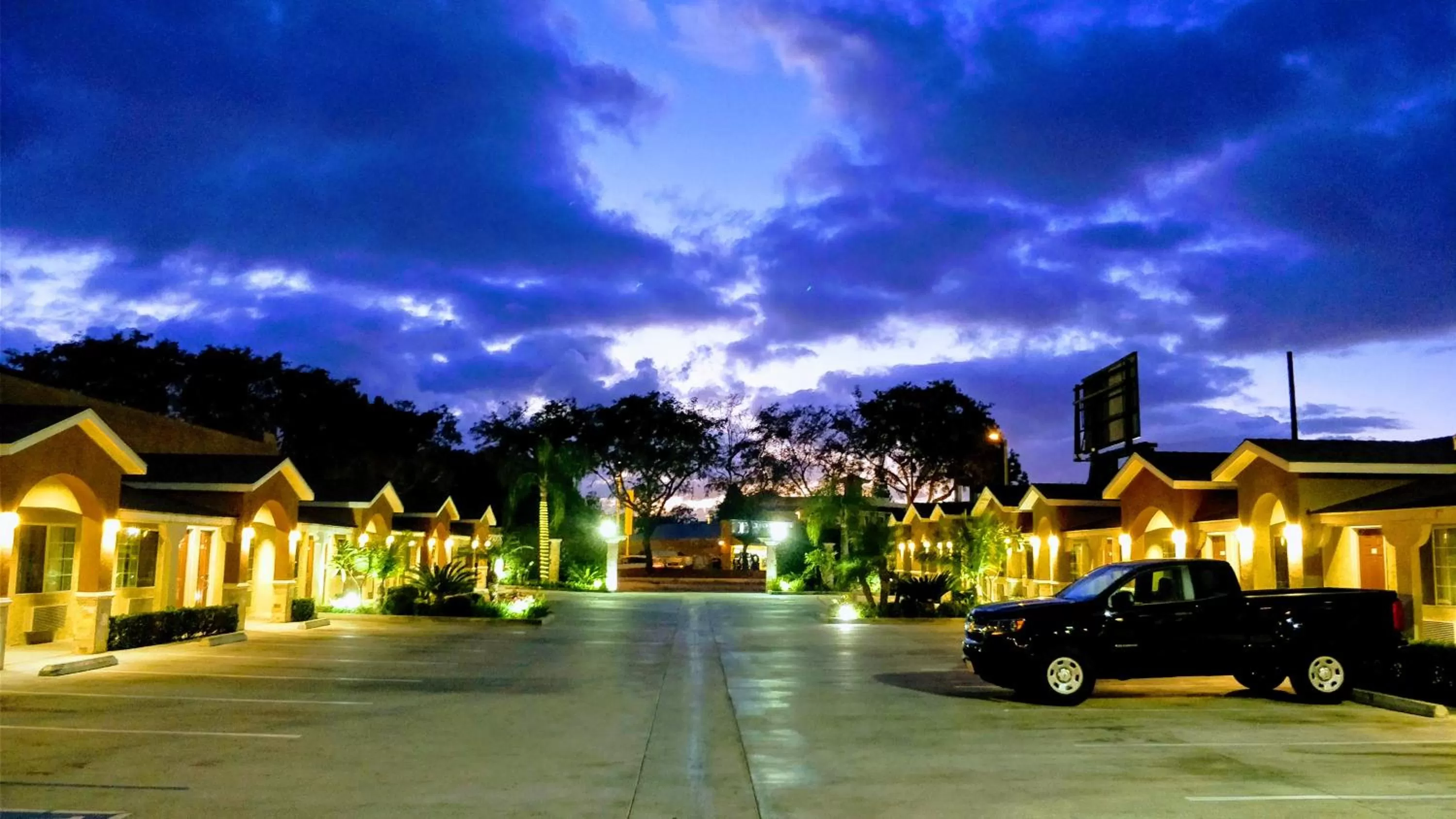 Property building in West Coast Inn Santa Ana