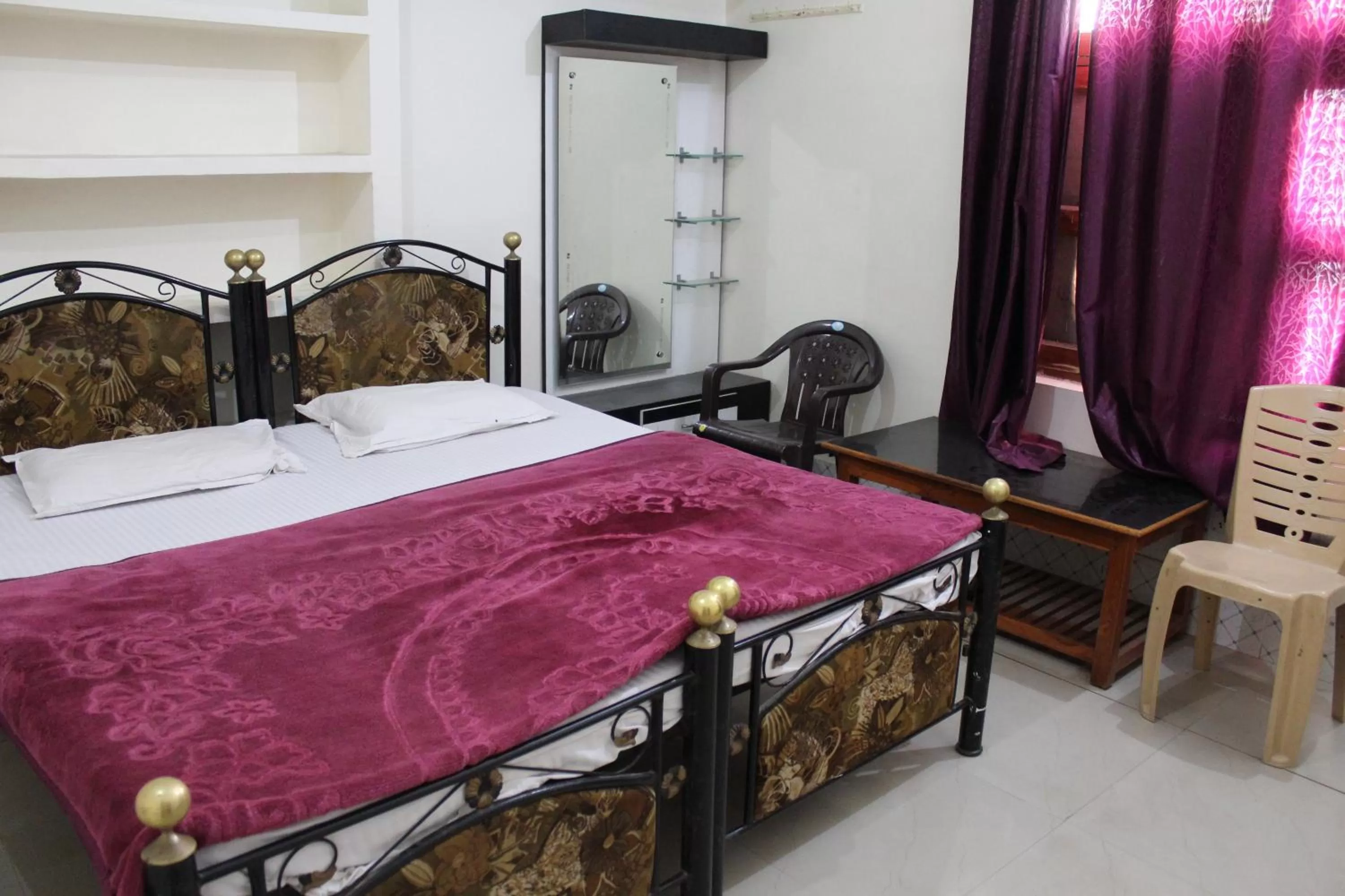 Bed in Best B&B in Orchha