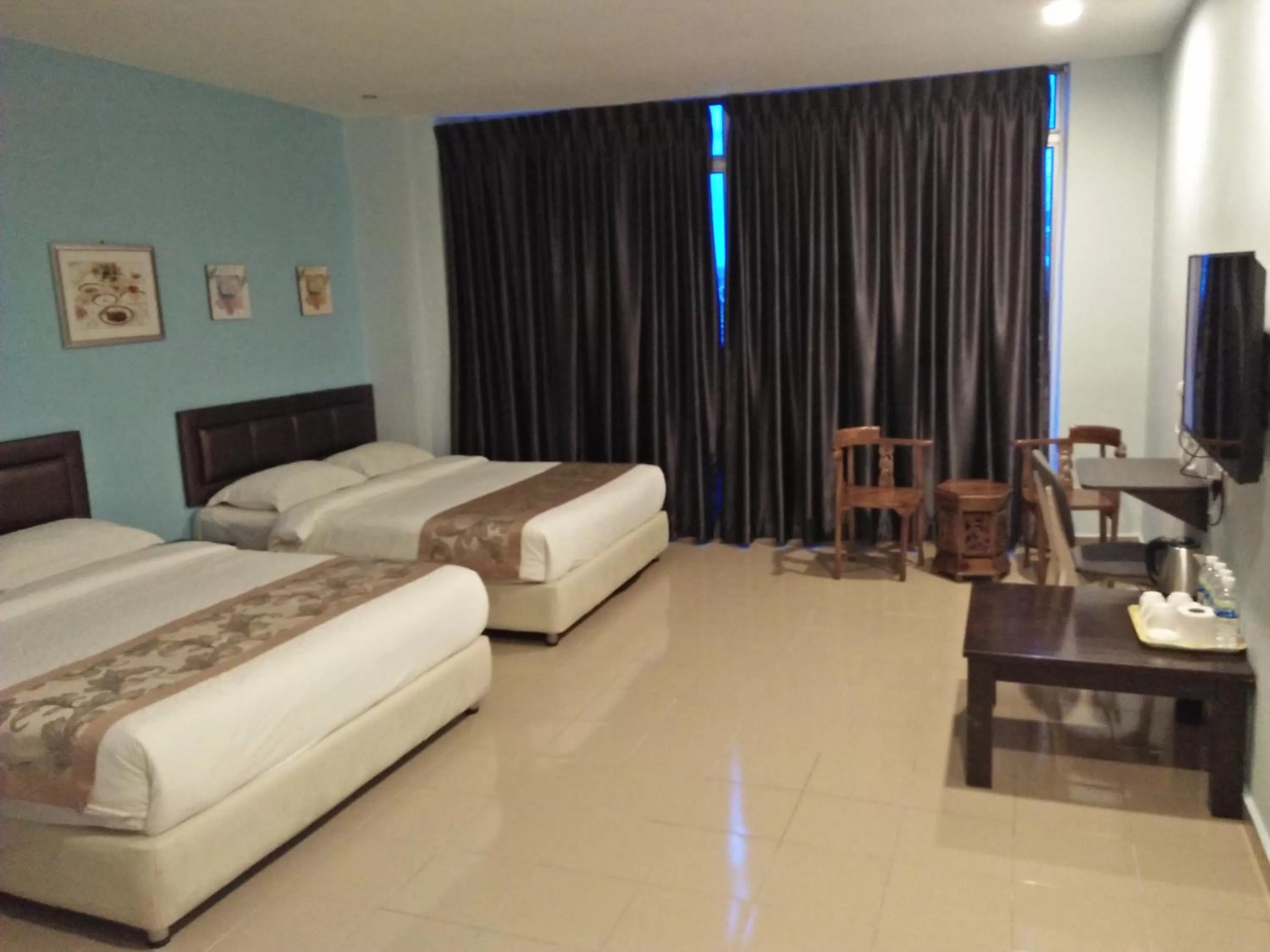 Photo of the whole room, Bed in TIONG HUA HOTEL