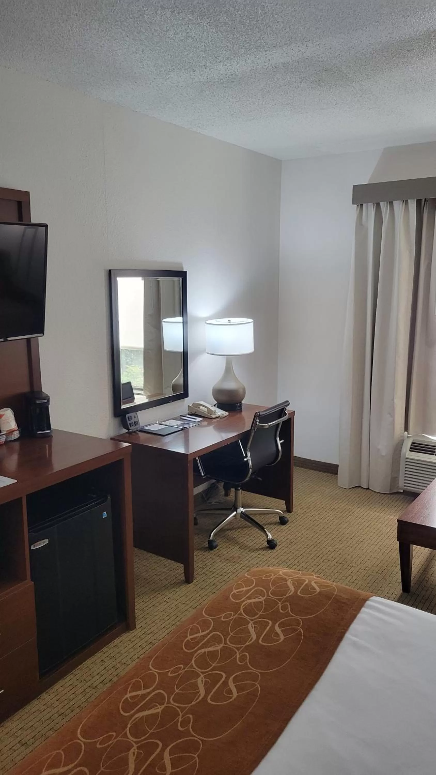 Bed in Comfort Suites Cumming-Atlanta near Northside Hospital Forsyth