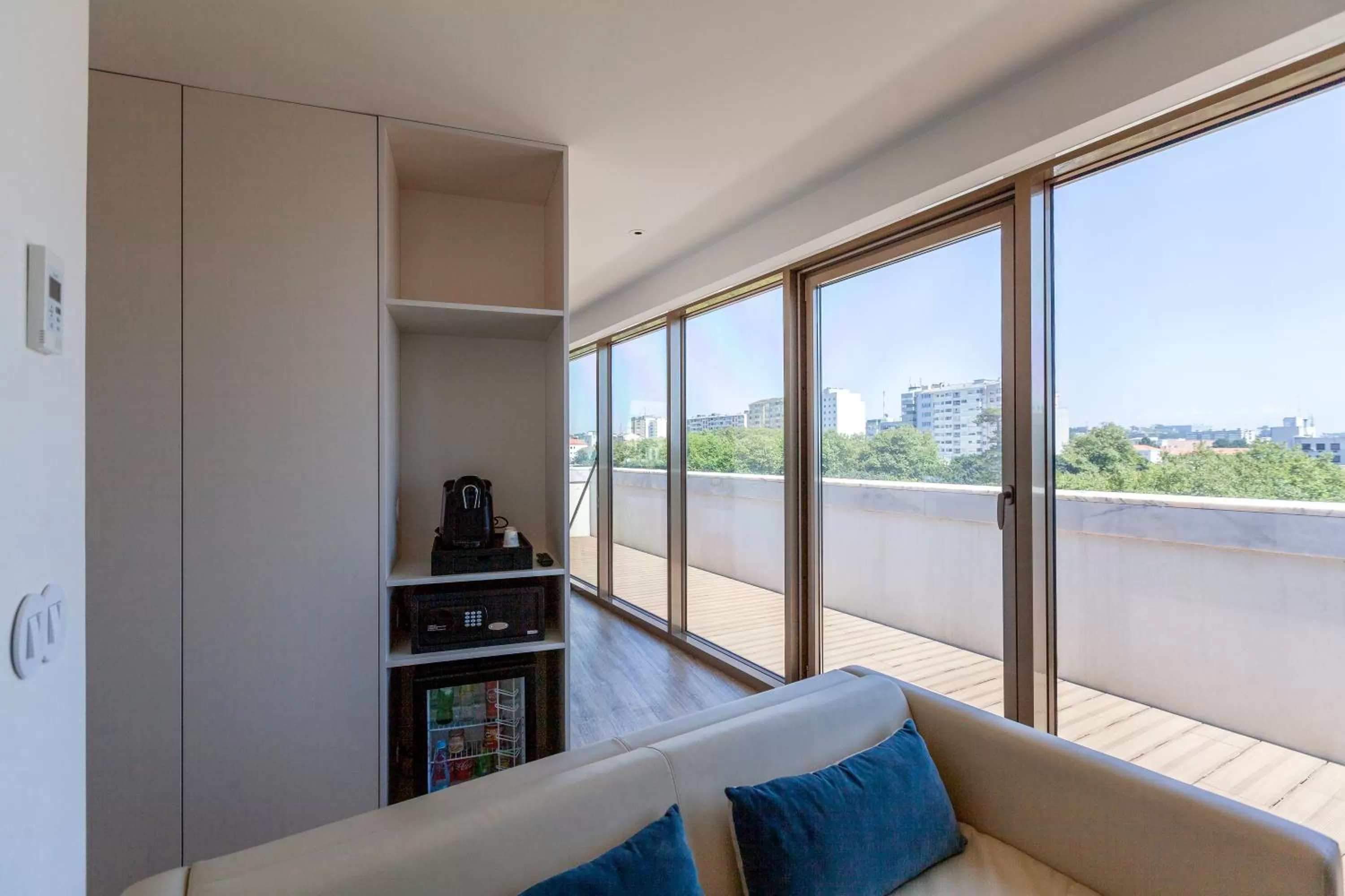 Photo of the whole room, Bed in Sea Porto Hotel