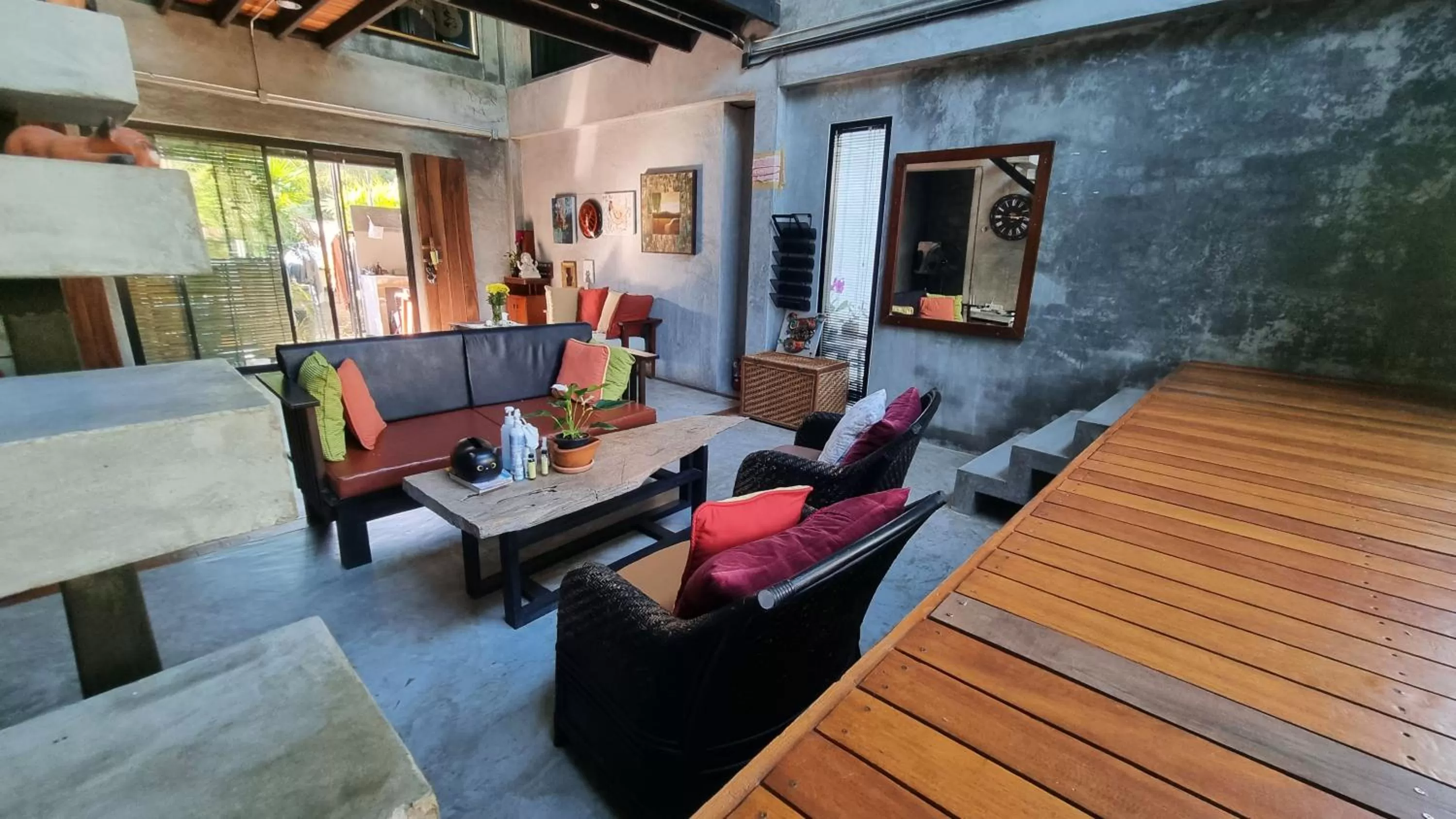 Communal lounge/ TV room in Aonang Third Place Hometel