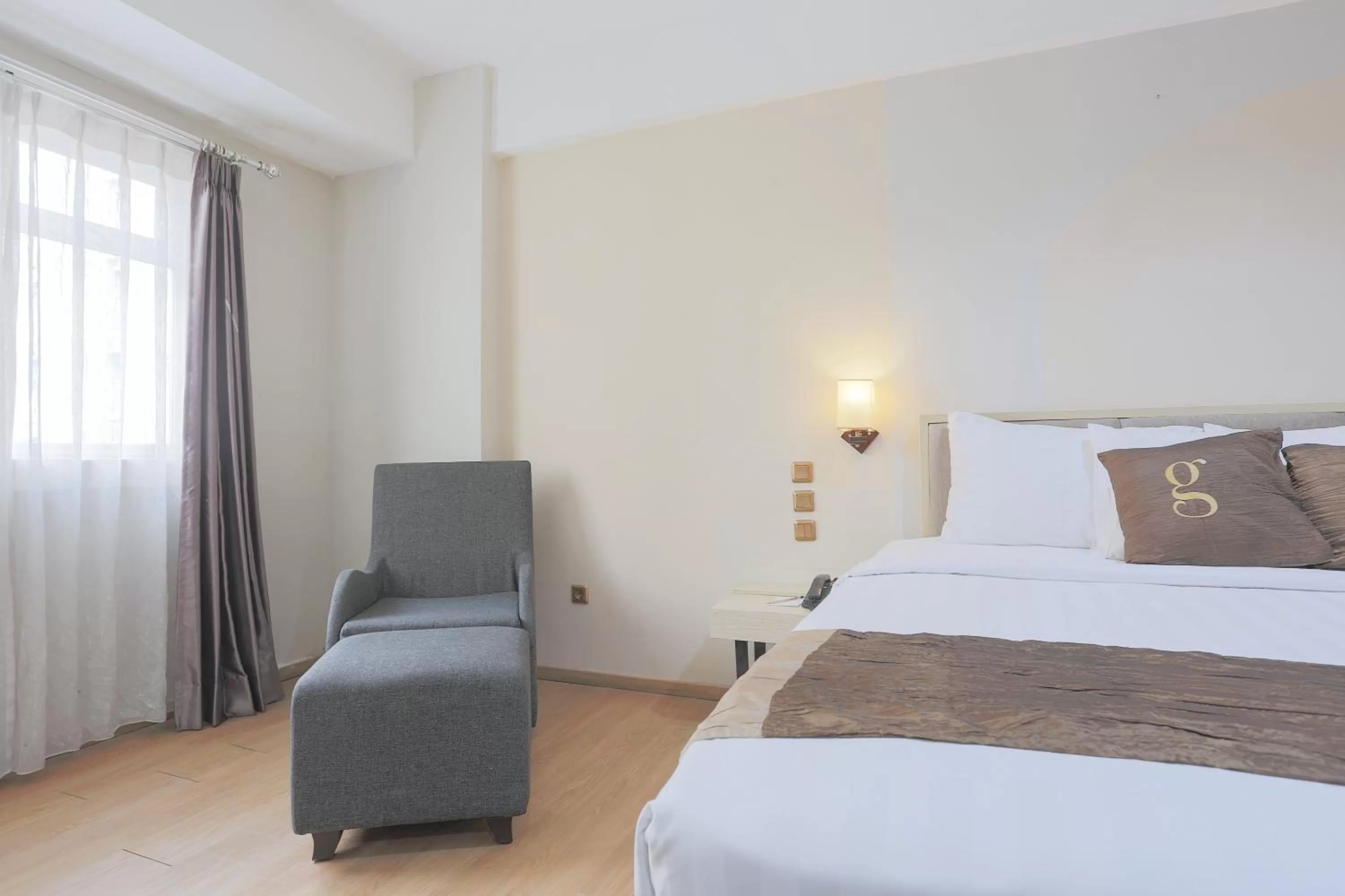 Bed in Hotel Gunawangsa Manyar