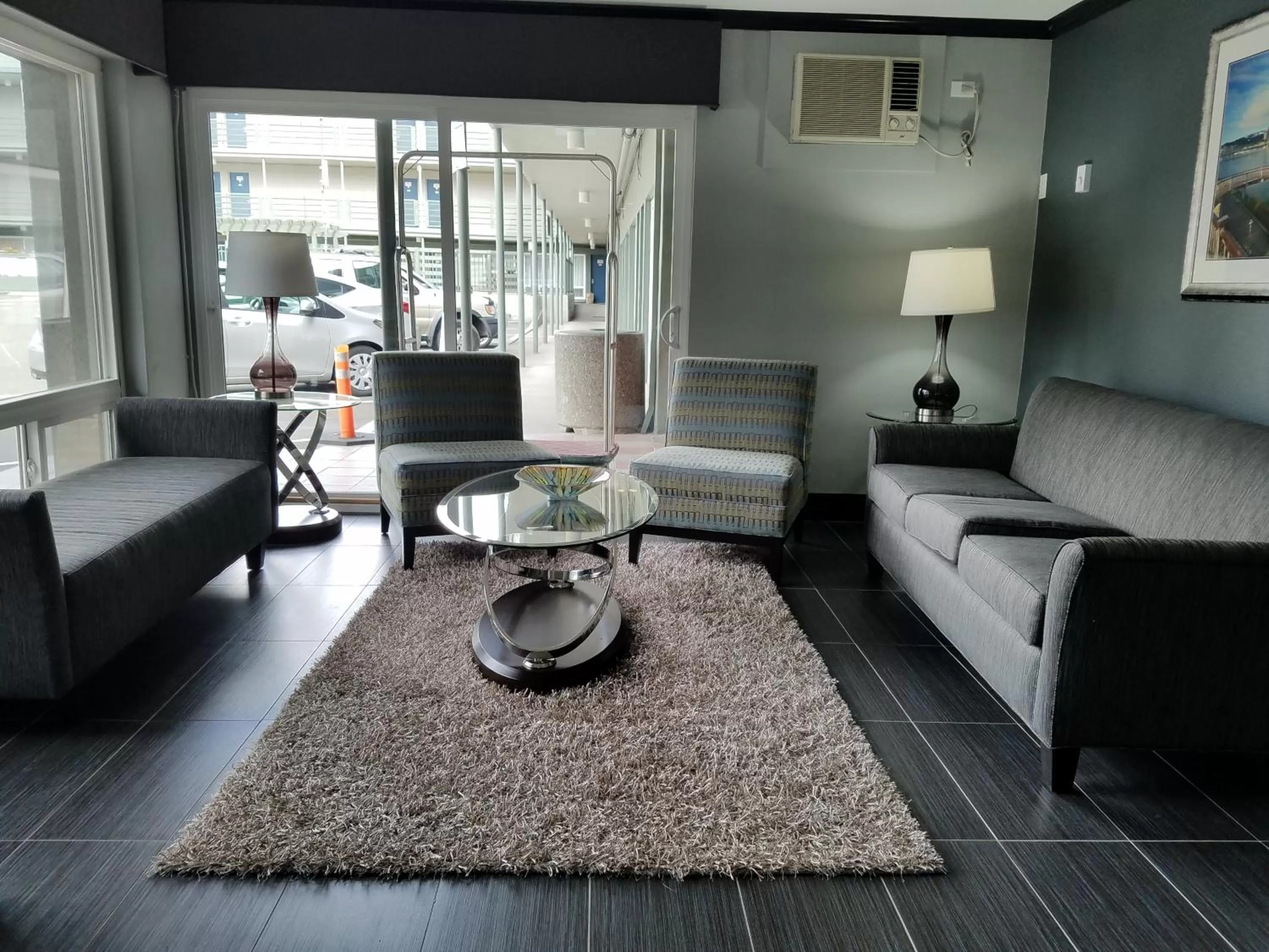 Lobby or reception in Eastside Lodge