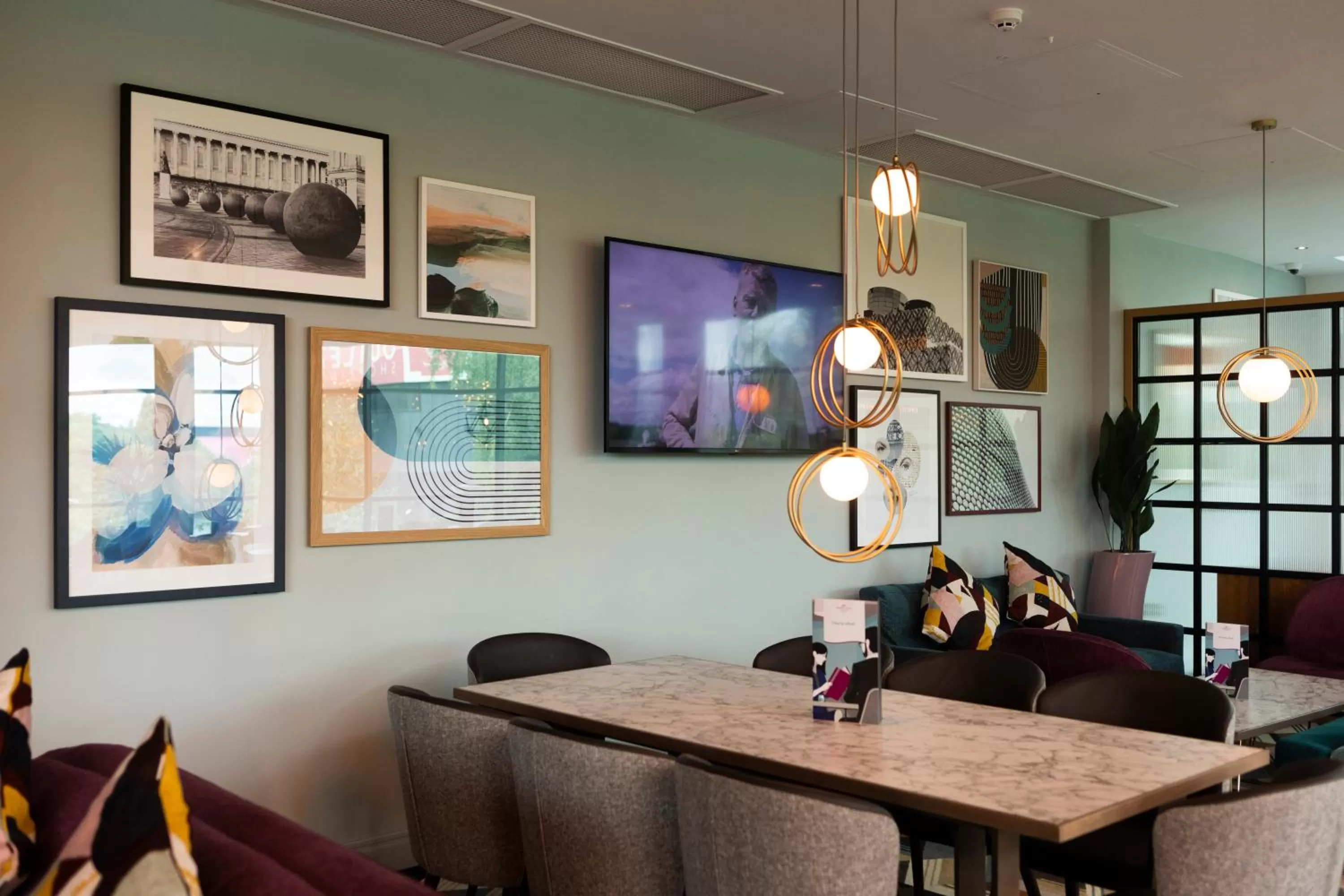 Lounge or bar in Crowne Plaza Birmingham NEC by IHG