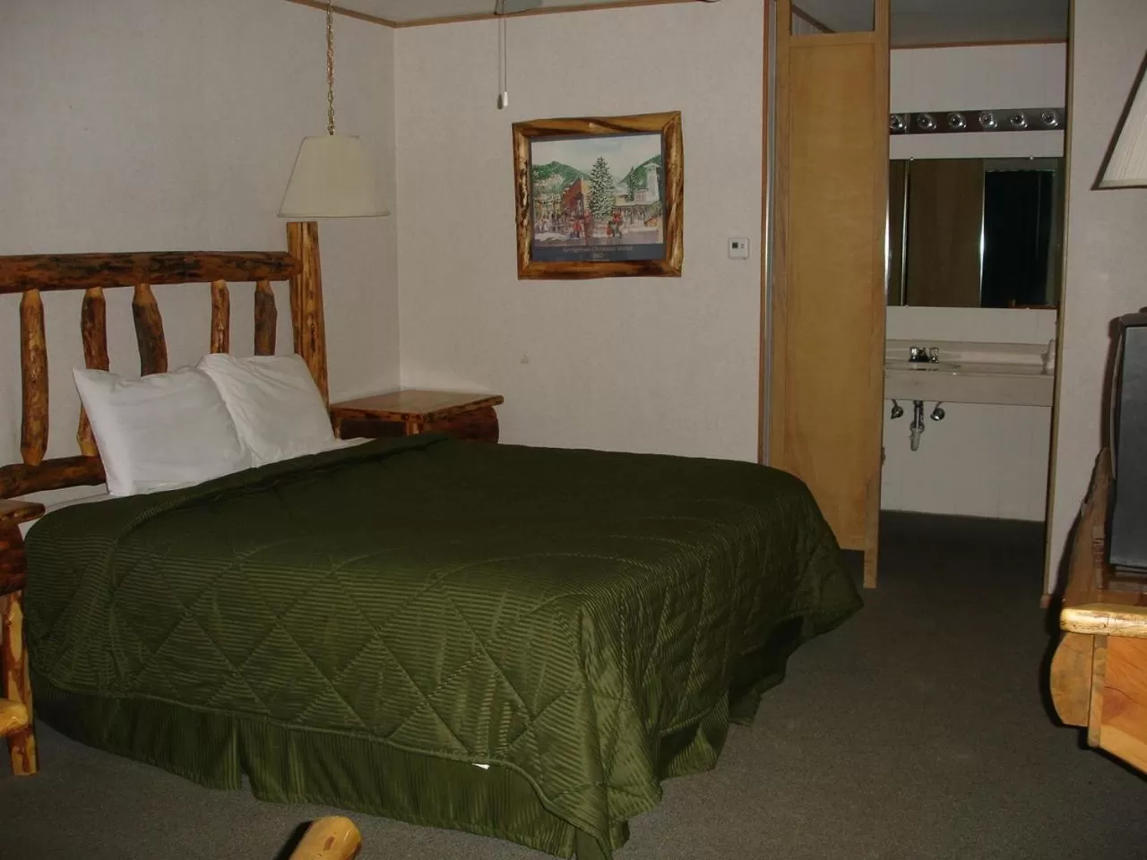 Photo of the whole room, Bed in Georgetown Mountain Inn