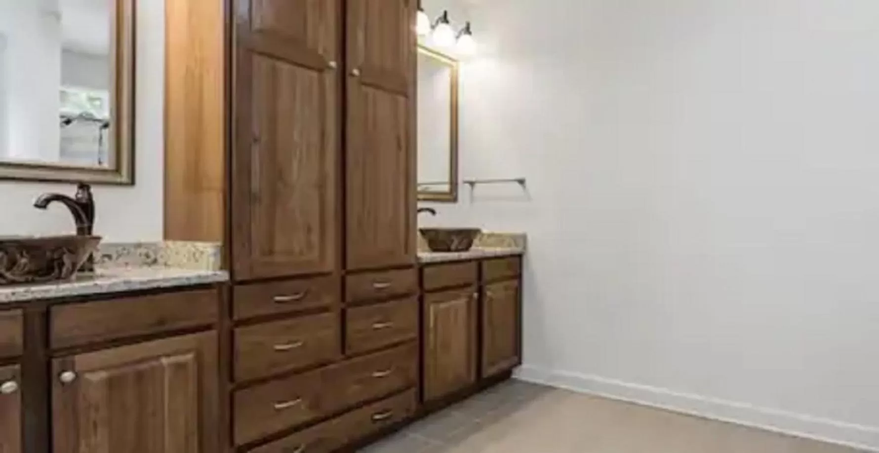 Bathroom in Island Inn & Suites, an Ascend Collection Hotel