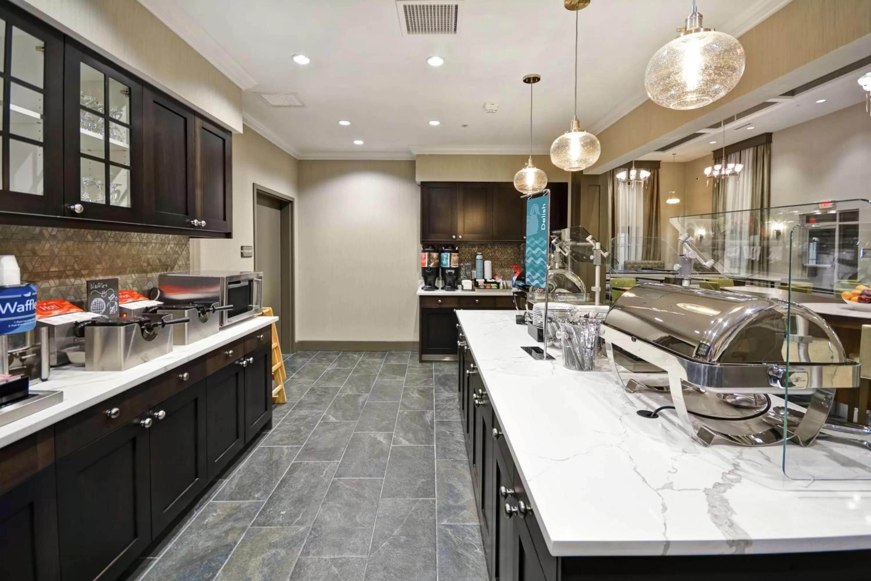 Dining area in Homewood Suites By Hilton Warren Detroit