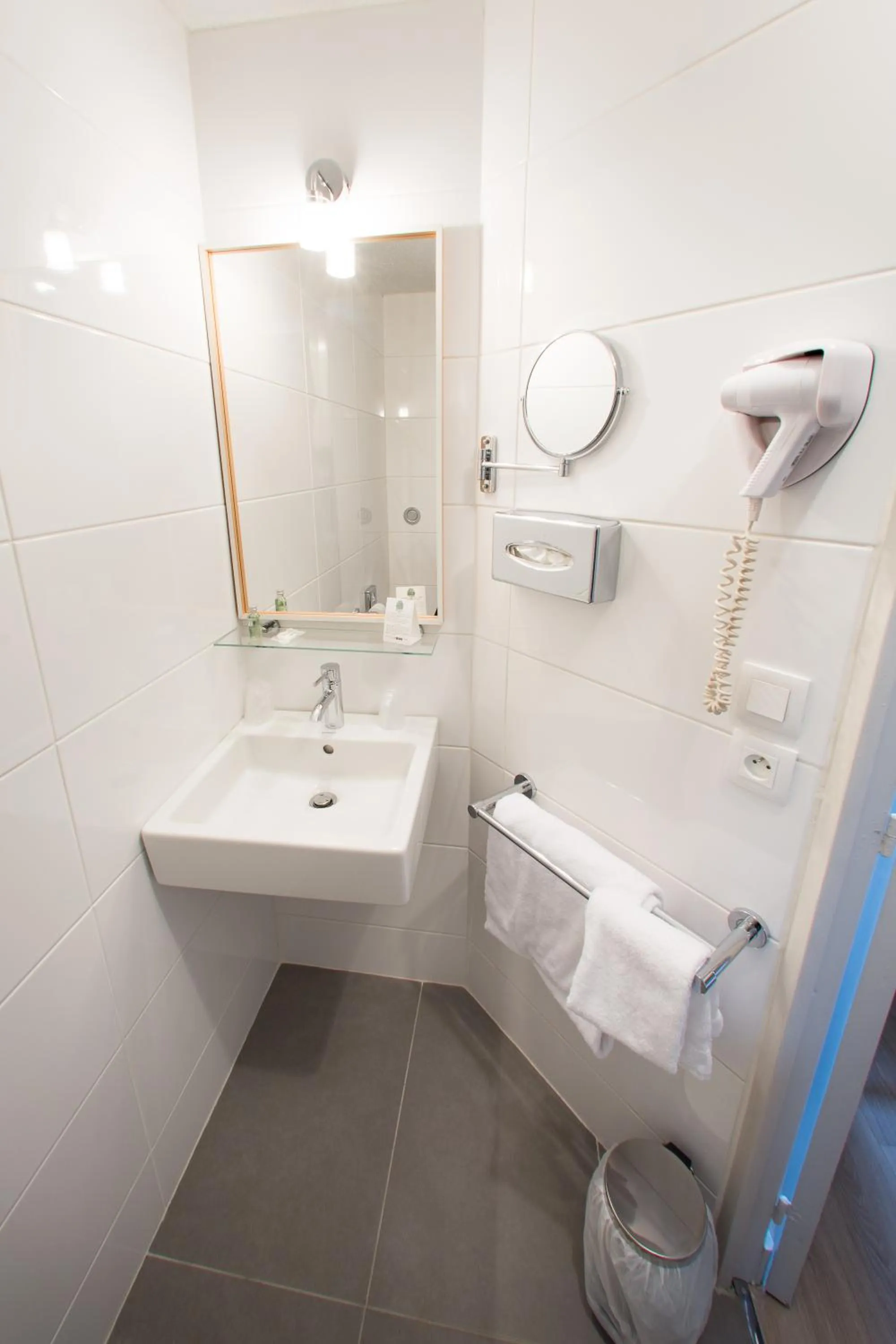 Other, Bathroom in Hotel Acadie Eragny ( ex Comfort Hotel)