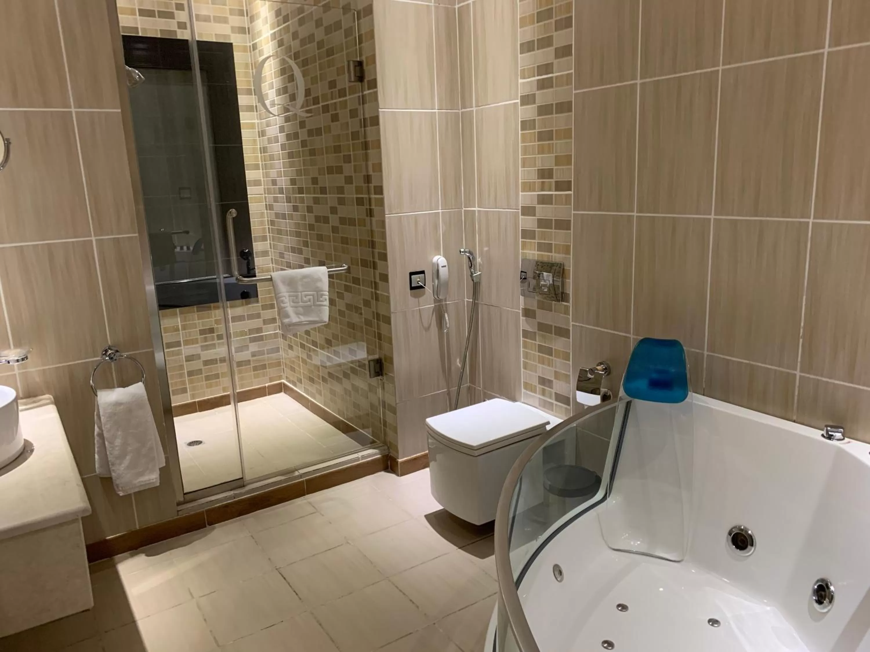 Hot Tub, Bathroom in Q Suites Jeddah by EWA - Managed by HMH
