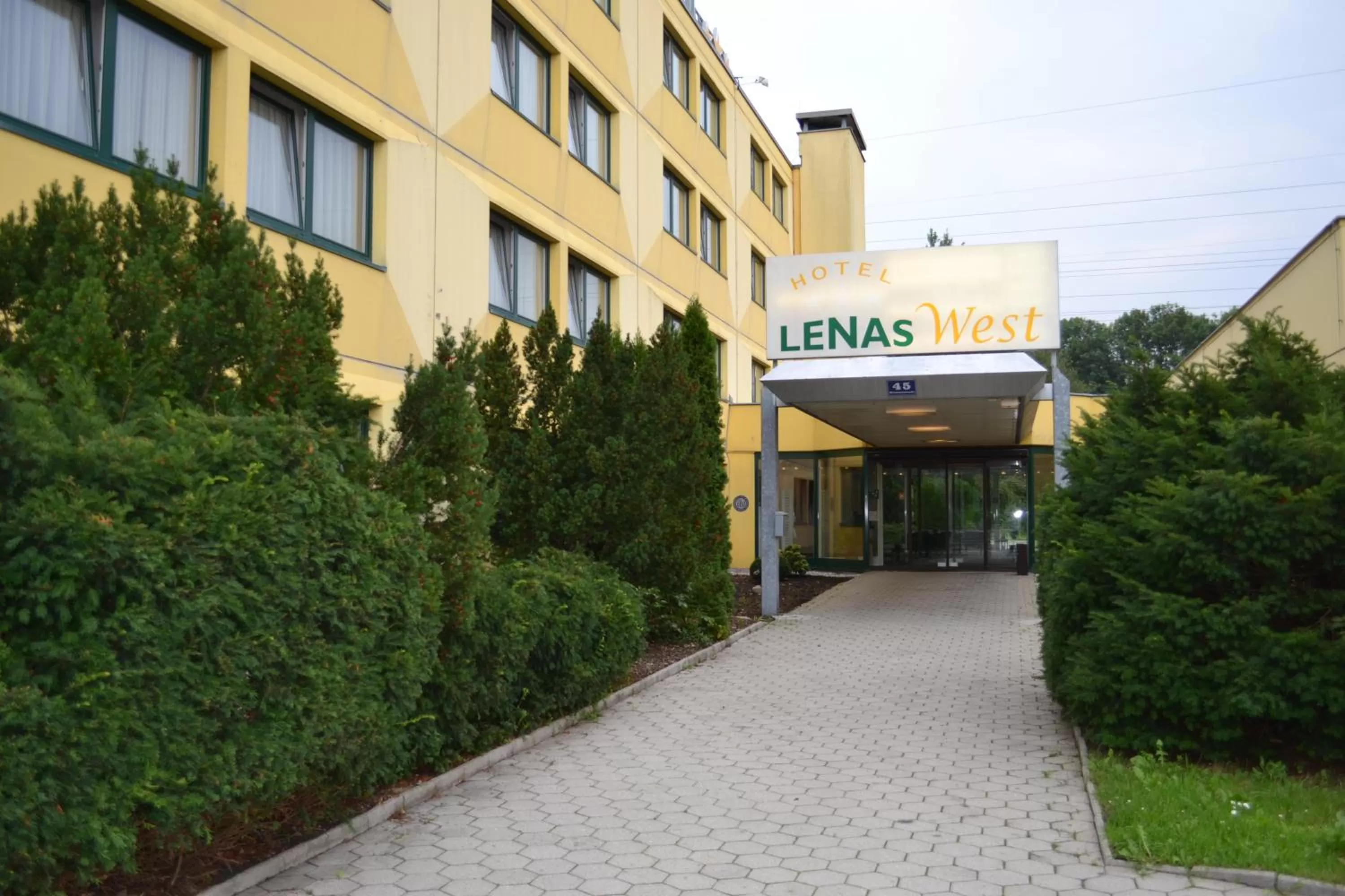 Facade/entrance in Lenas West Hotel