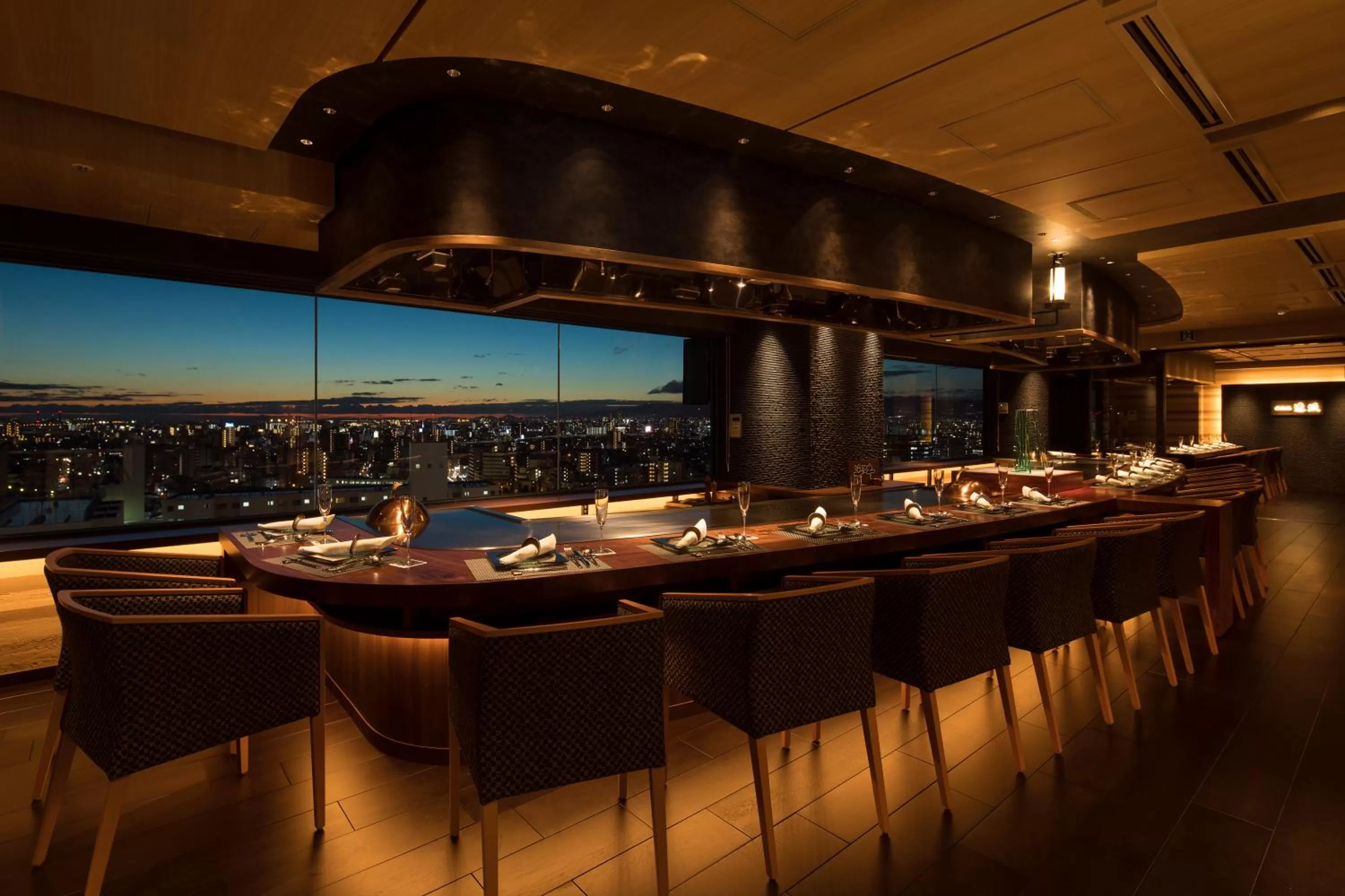 Restaurant/places to eat in Hotel Plaza Osaka