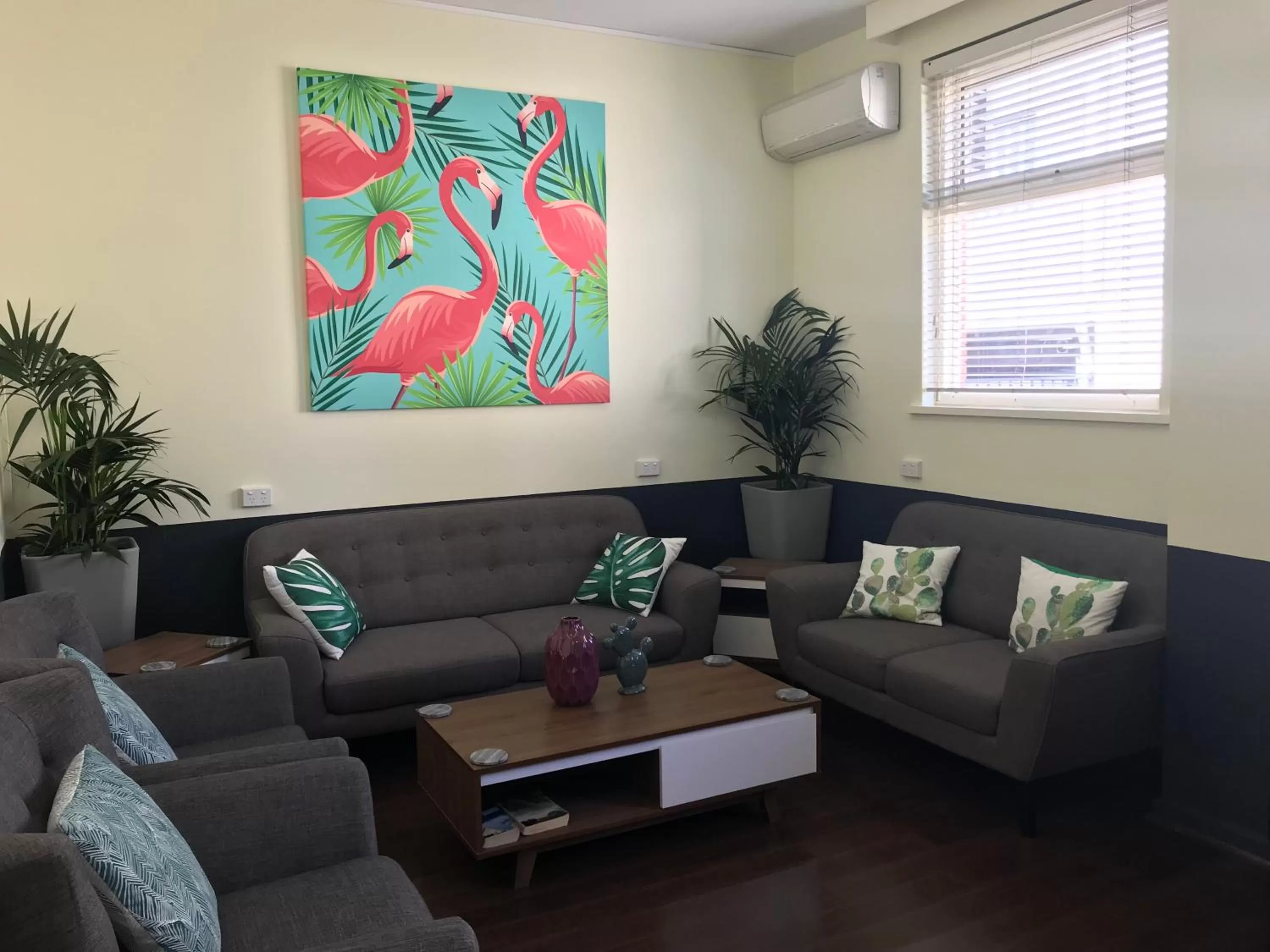 Communal lounge/ TV room in Miami Hotel Melbourne