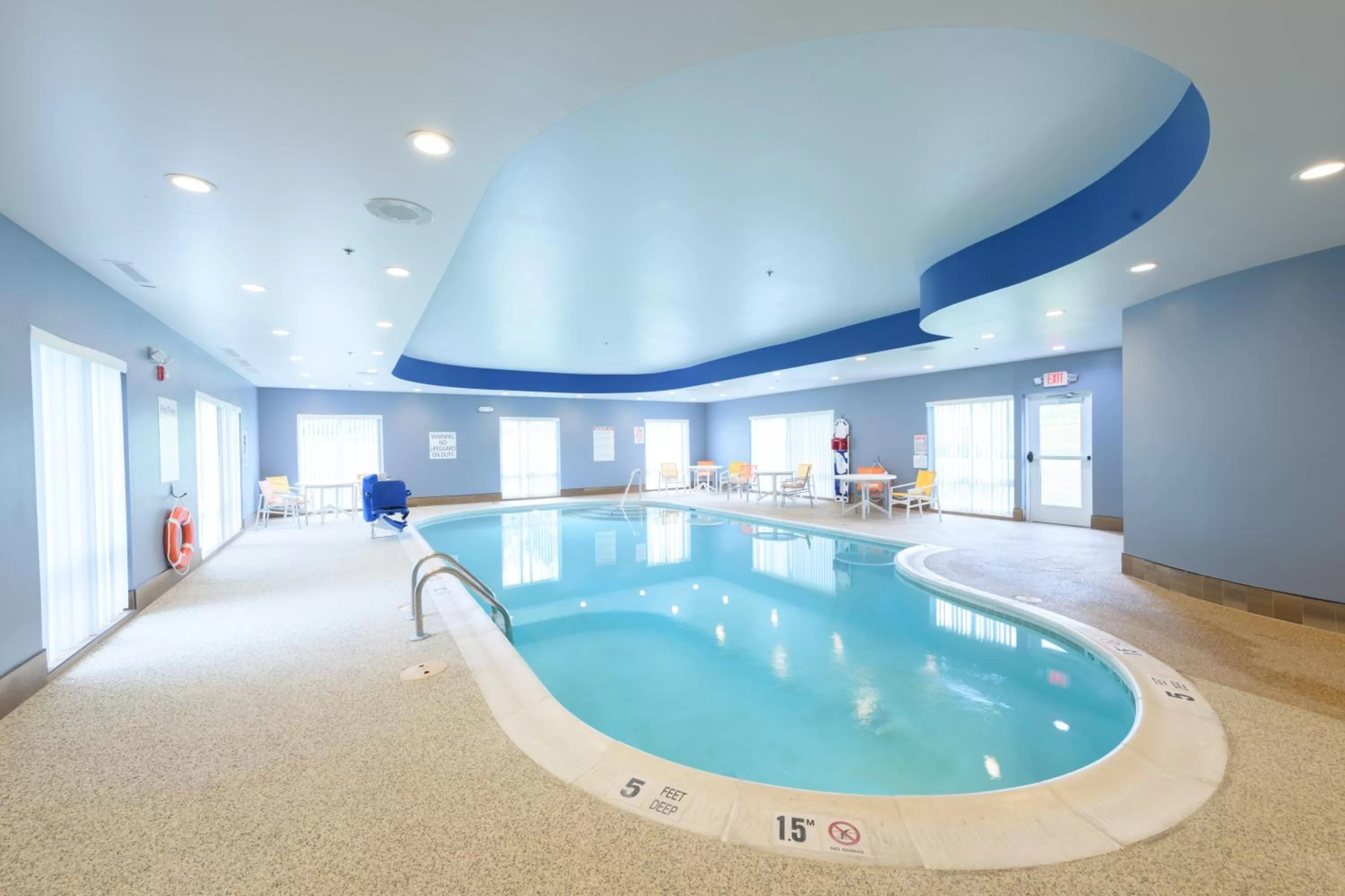 Swimming pool in Holiday Inn Express & Suites Jamestown by IHG