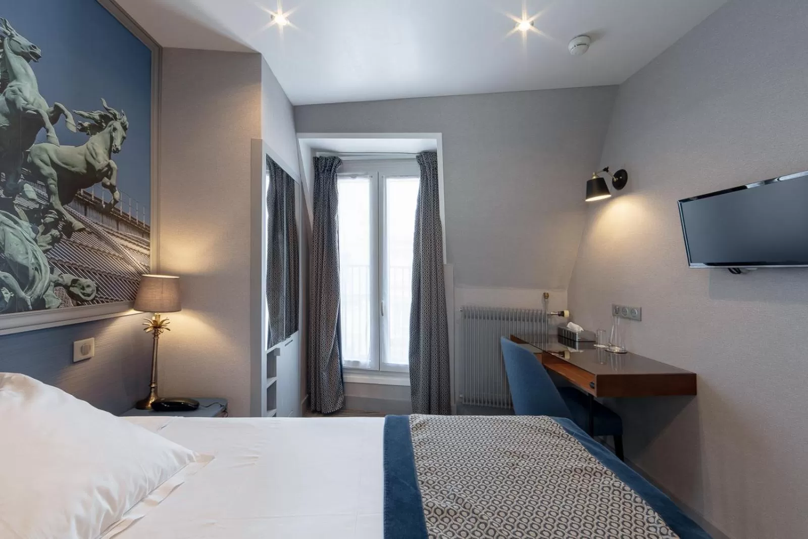 Bedroom, Bed in Hotel Saint Christophe