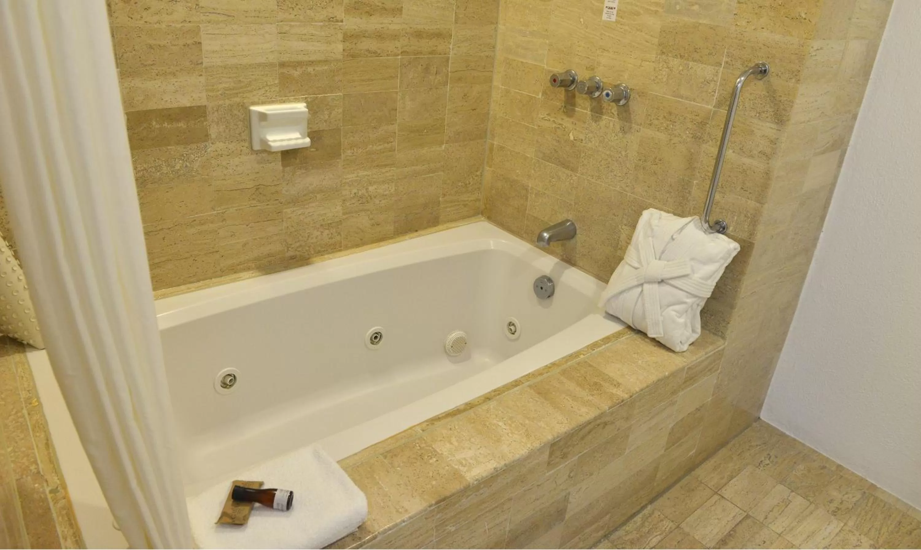 Bathroom in Grand Cantalagua Hotel Morelia, BW Signature Collection