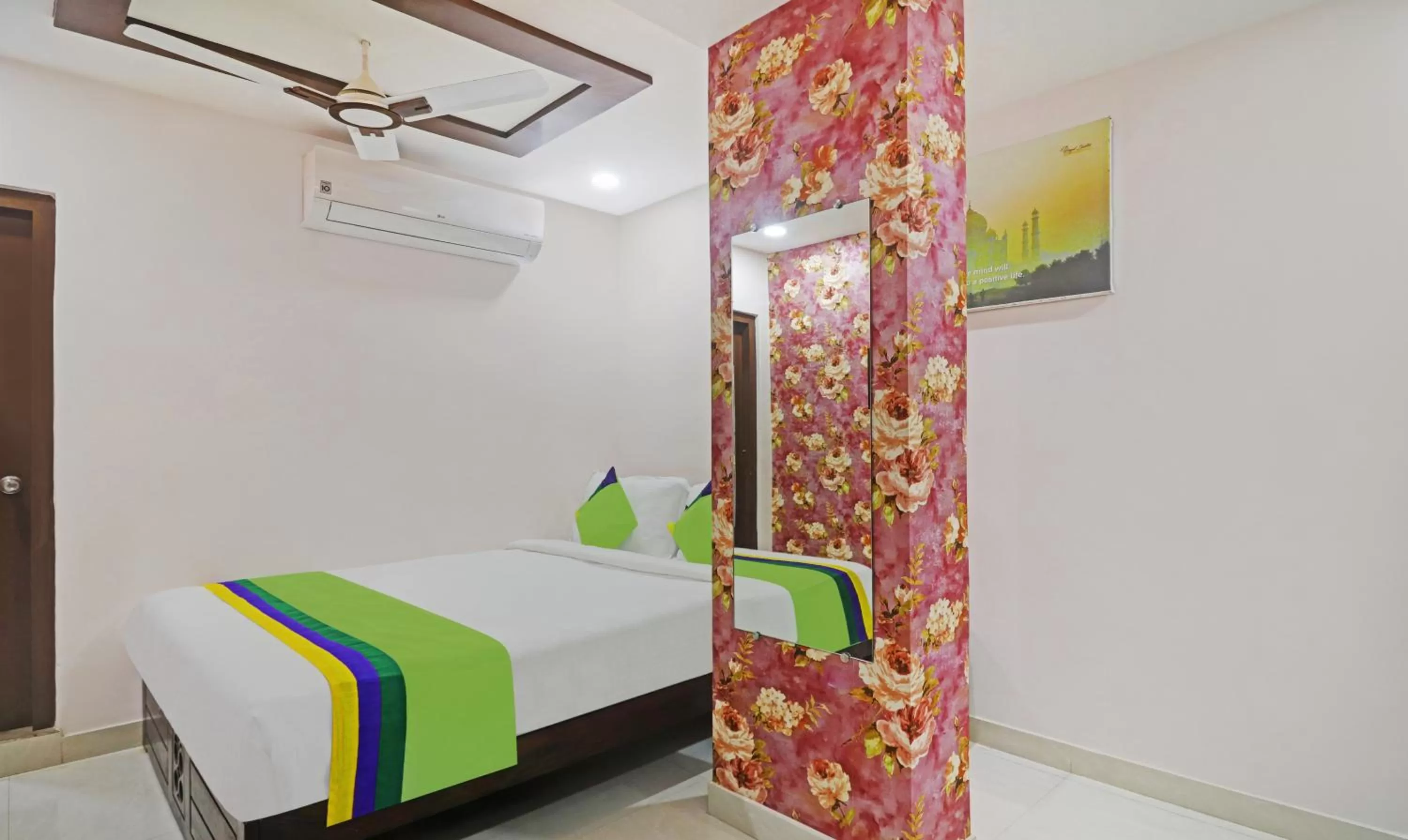 Bedroom, Bed in Itsy Hotels J A Royal Suites Manikonda