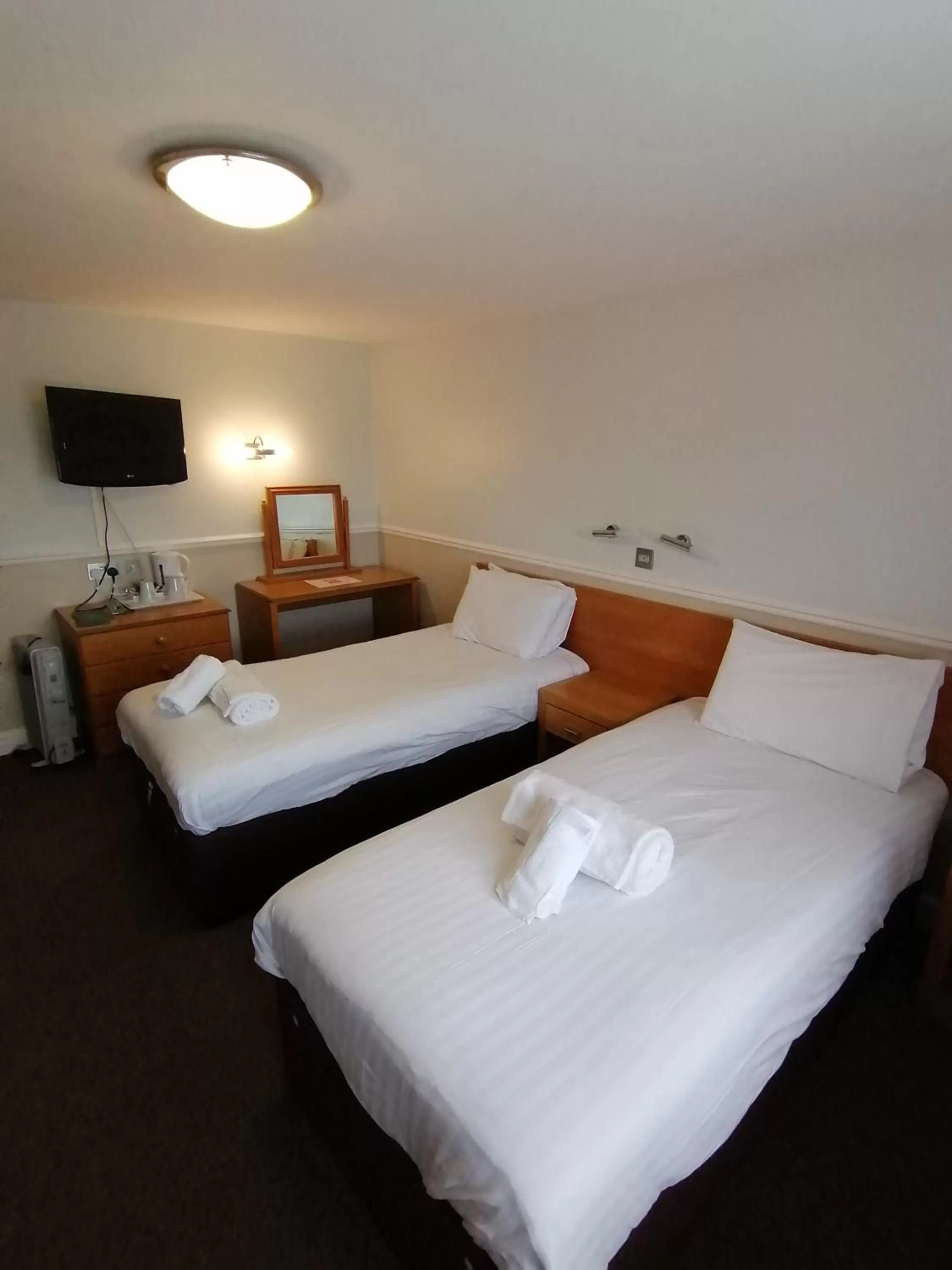 Bedroom, Bed in North Shore Hotel