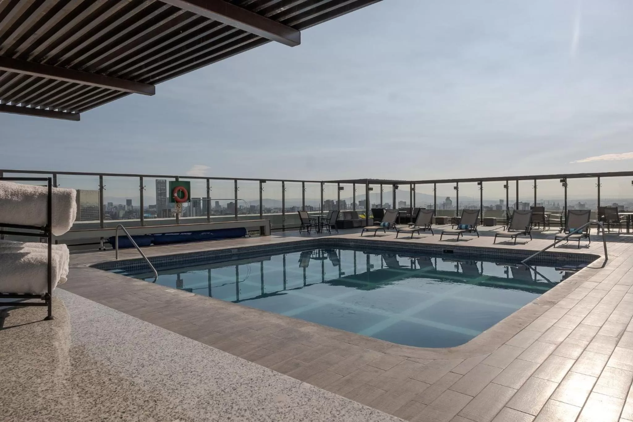 Swimming pool in Holiday Inn Guadalajara Select by IHG
