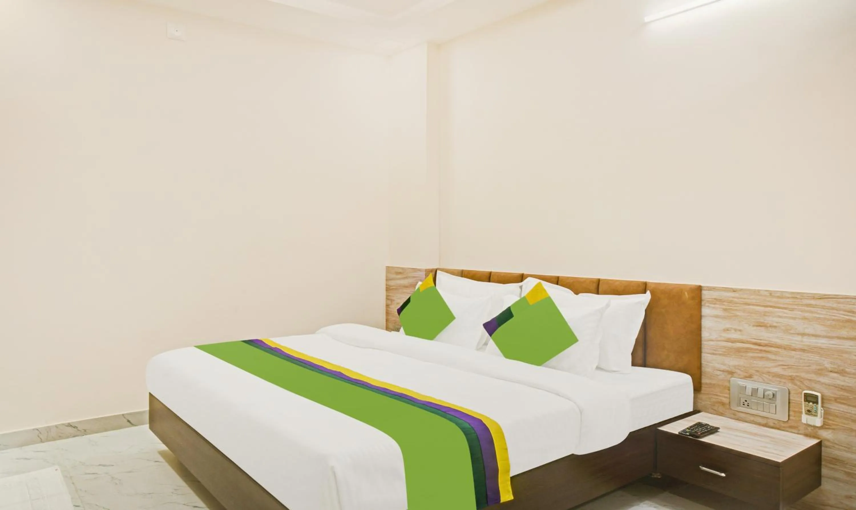 Bedroom, Bed in Treebo Paras Raj Near City Palace