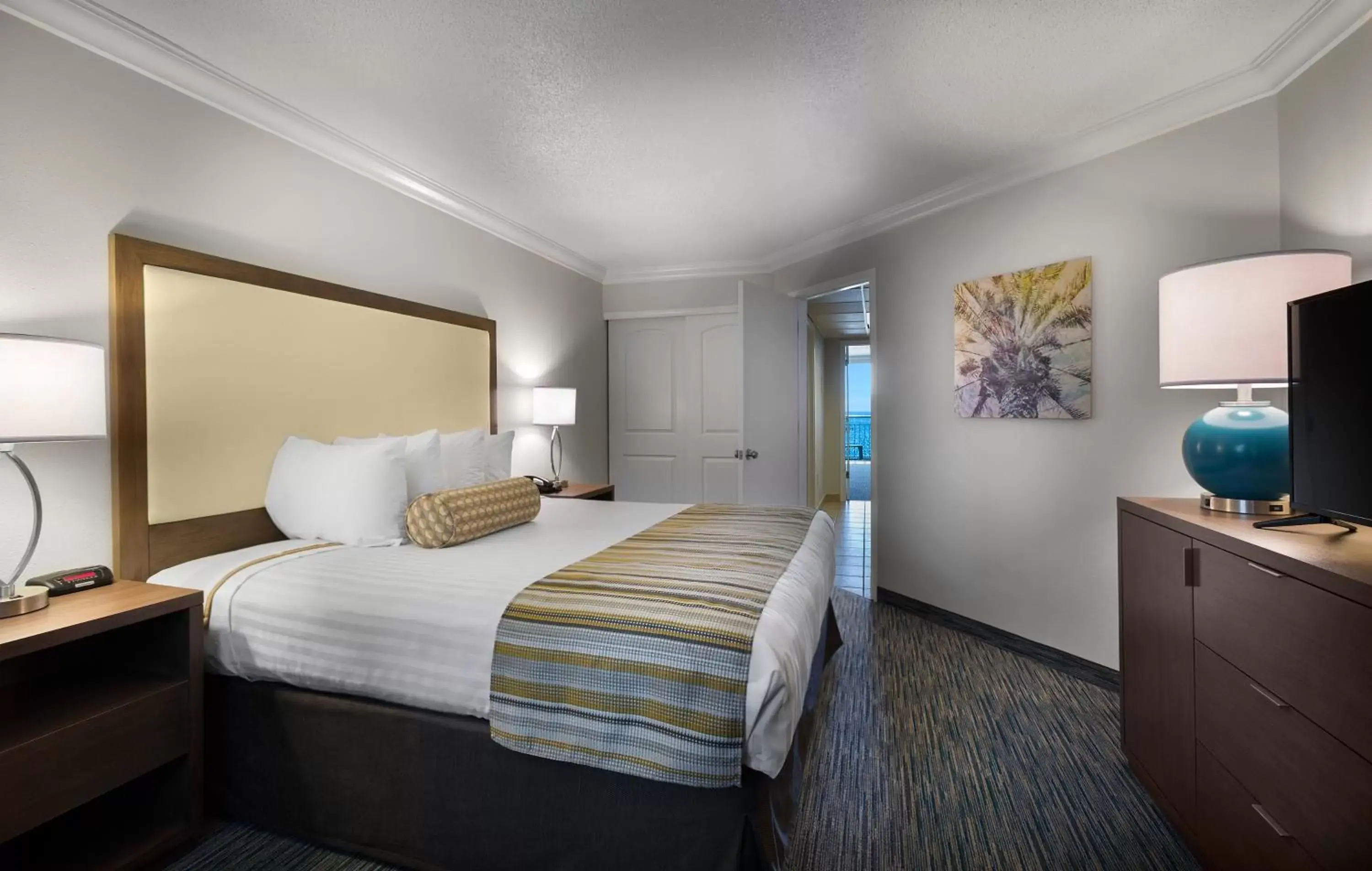 Premium Oceanfront One Bedroom King Suite-1 King Bed with 1 Double Wall Bed in Coral Beach Resort Premium Oceanfront One Bedroom King Suite-1 King Bed with 1 Double Wall Bed in Coral Beach Resort