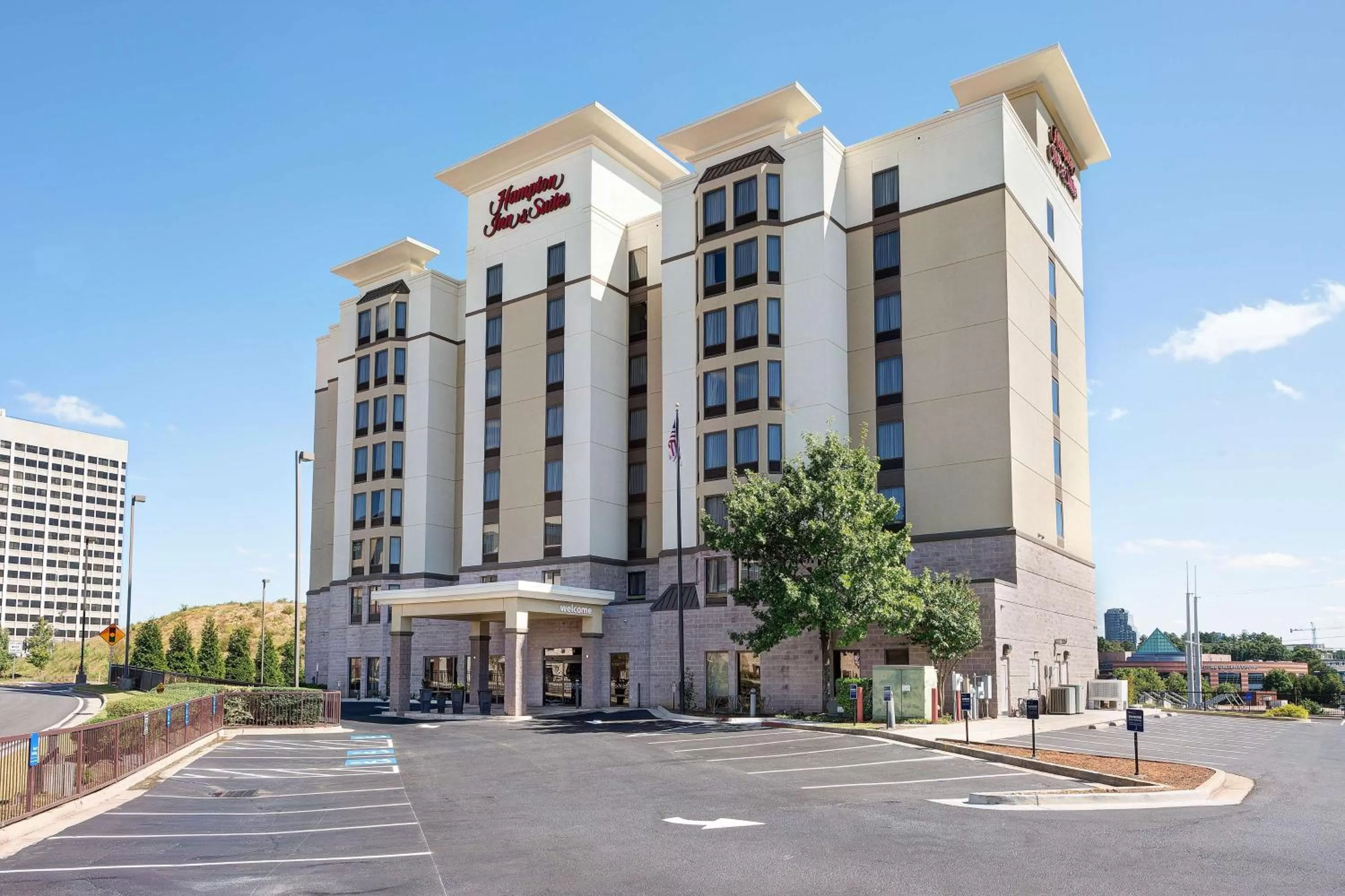 Property building in Hampton Inn & Suites Atlanta-Galleria
