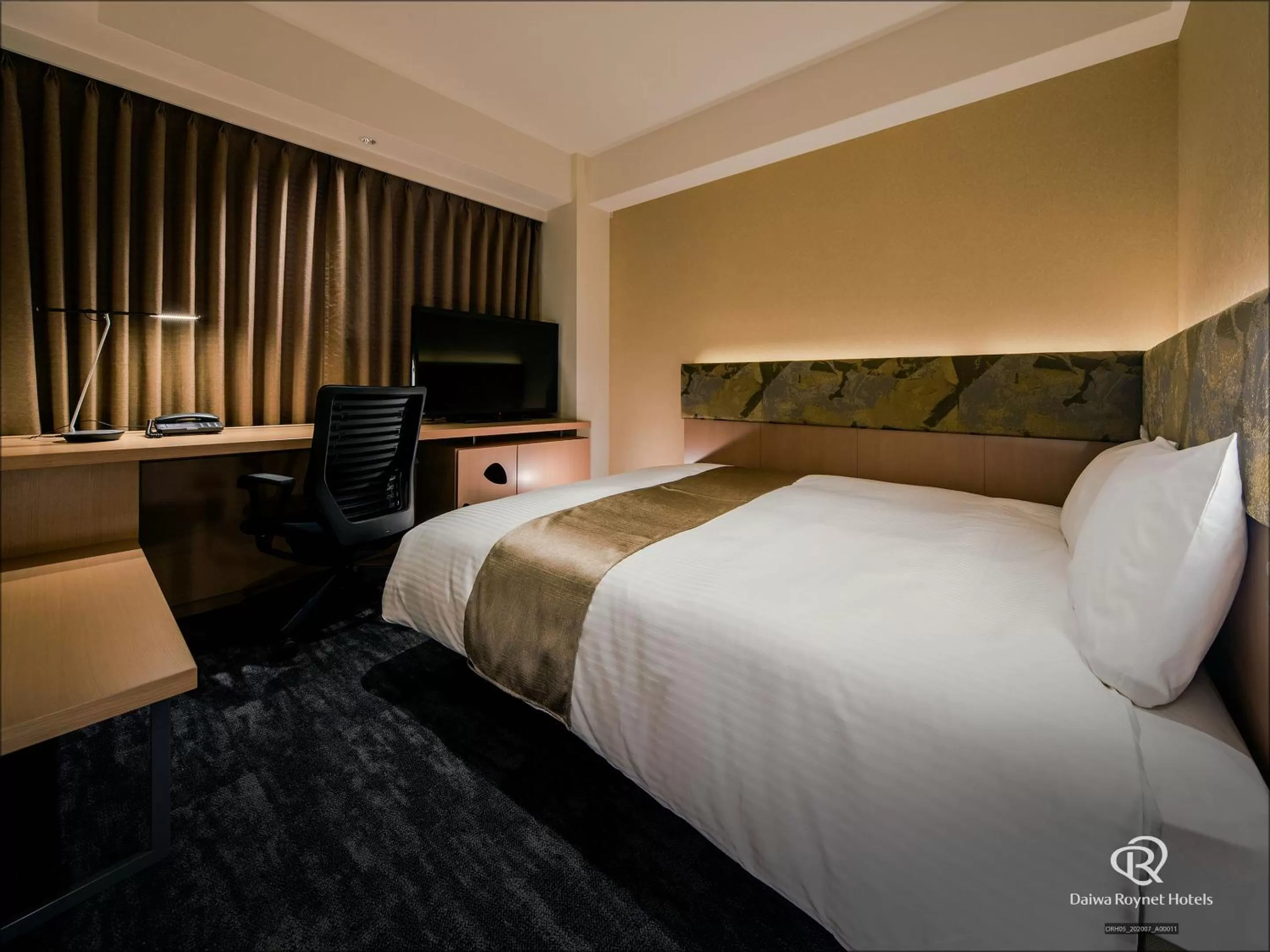 TV and multimedia, Bed in Daiwa Roynet Hotel Kyoto Ekimae PREMIER