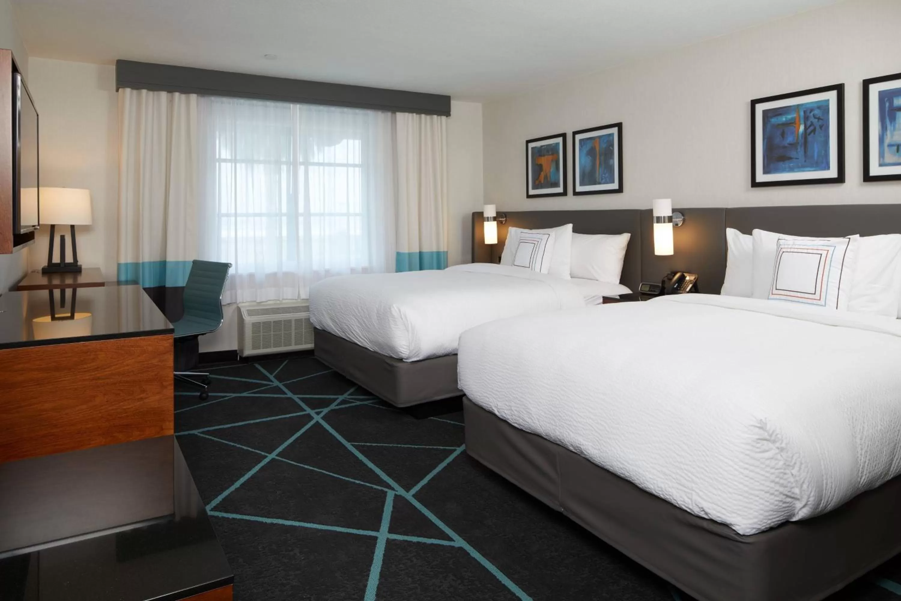 Queen Room with Two Queen Beds - Hearing Accessible in Fairfield Inn & Suites By Marriott Camarillo