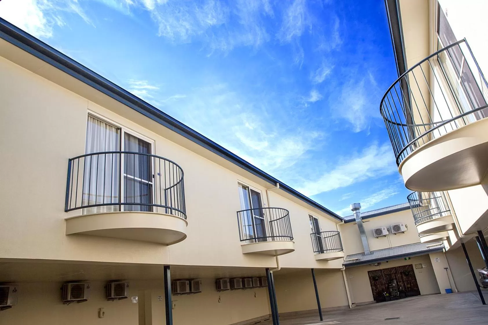 Day in Mandarin Motel