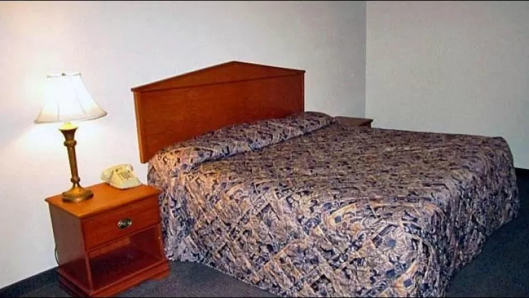 Bedroom, Bed in Studio 7 Harker Heights