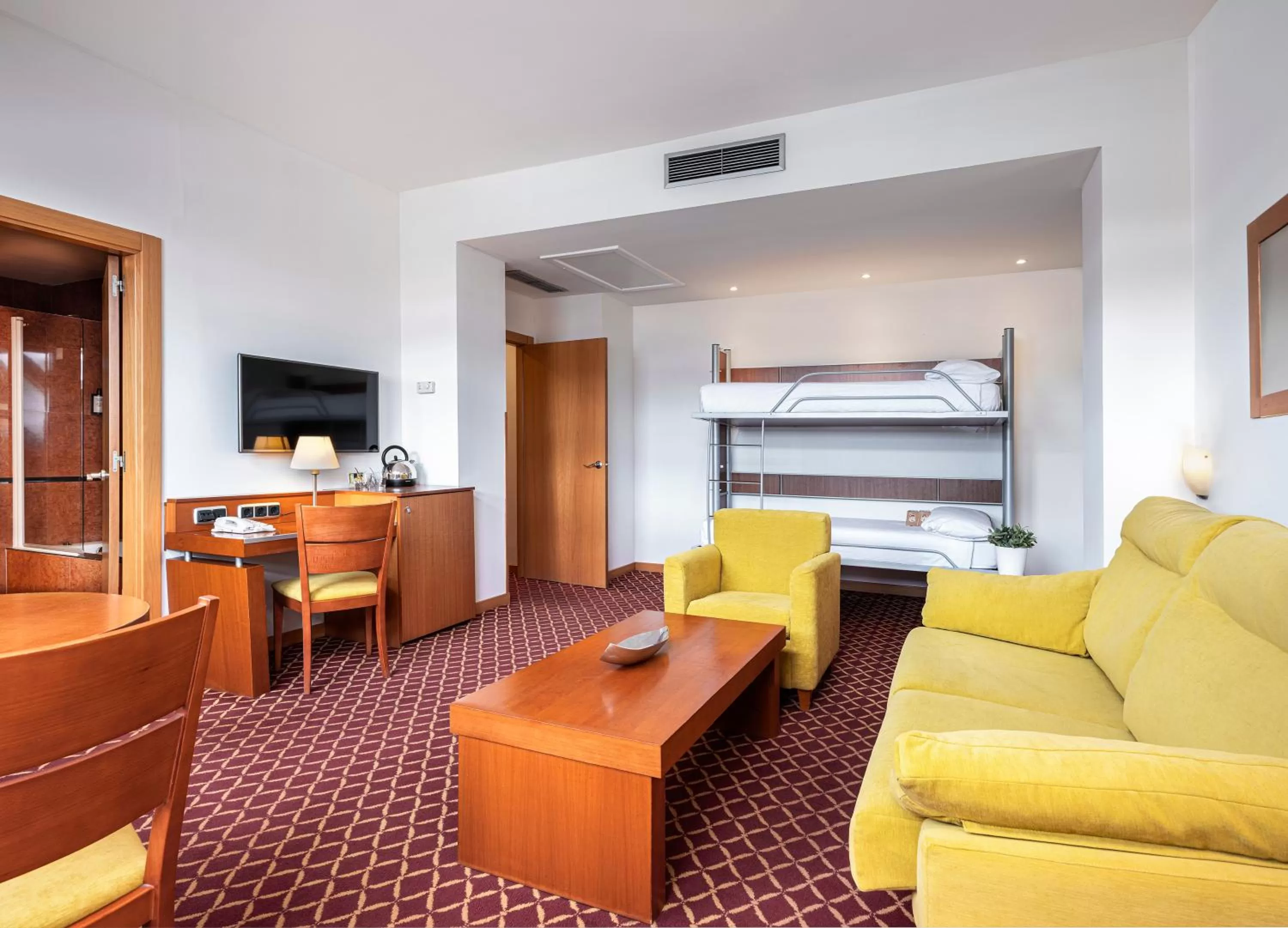 Family Room in Hotel León Camino Affiliated by Meliá