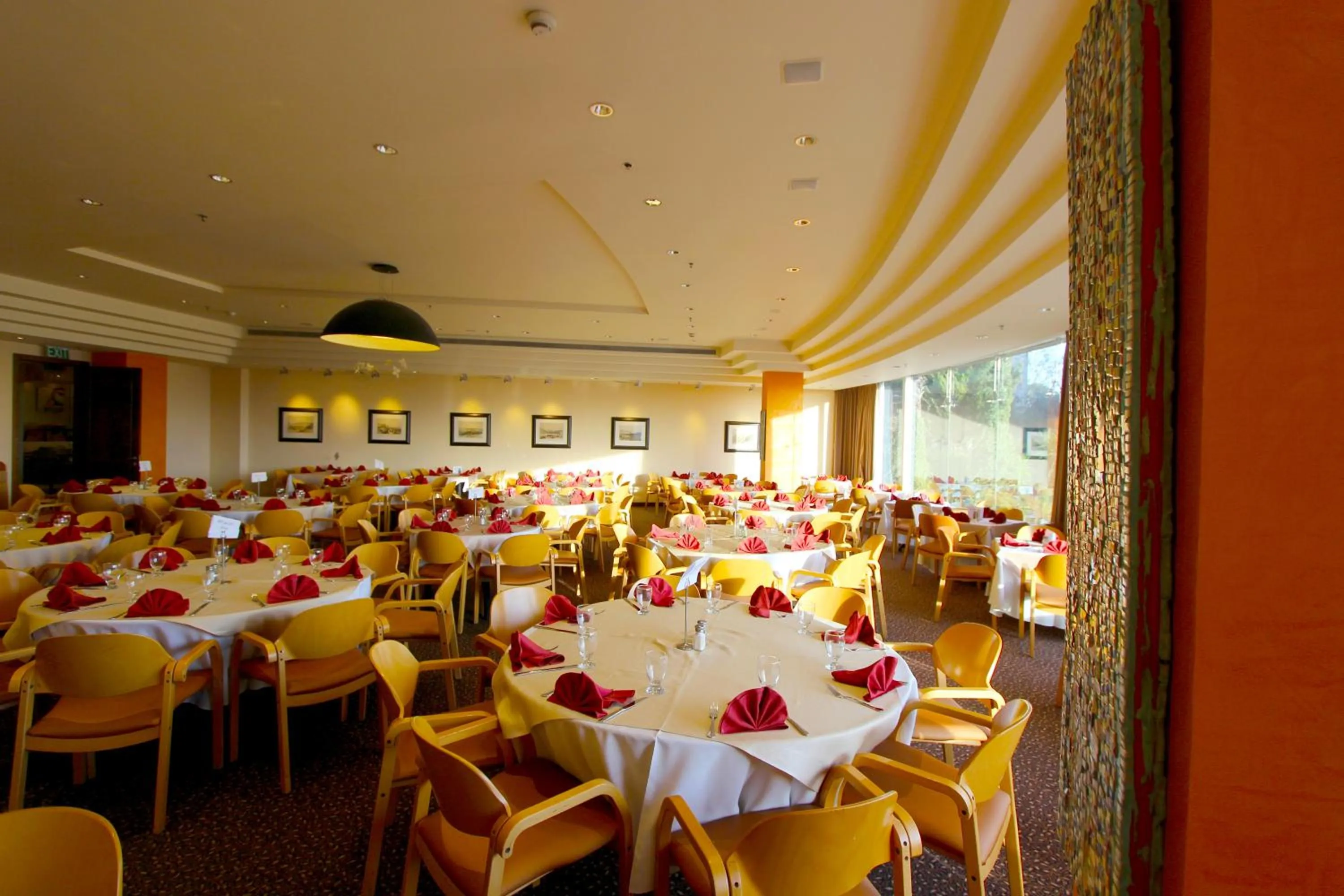 Restaurant/places to eat in Ambassador Hotel