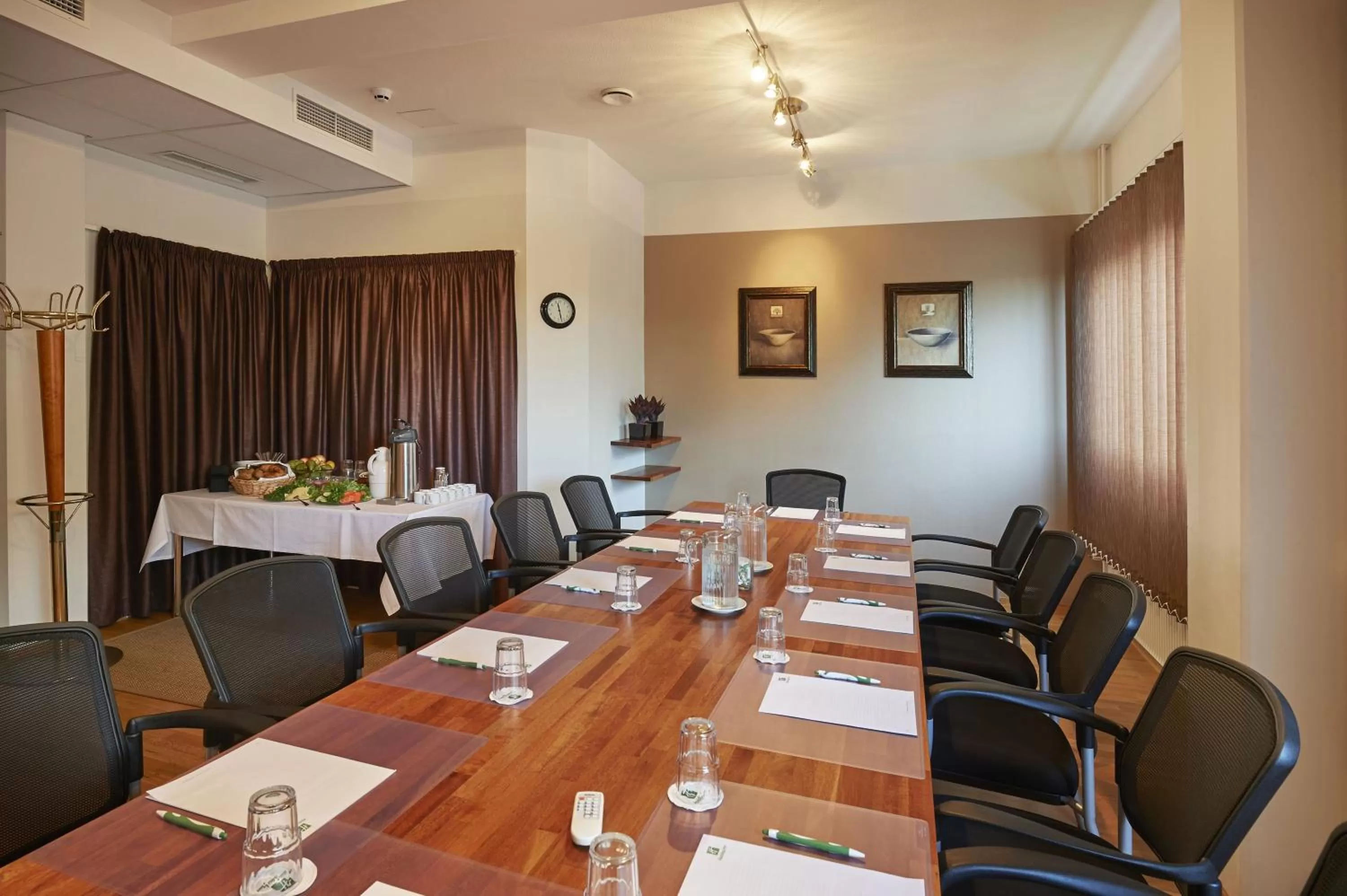 Meeting/conference room in Holiday Inn Helsinki-Vantaa Airport by IHG