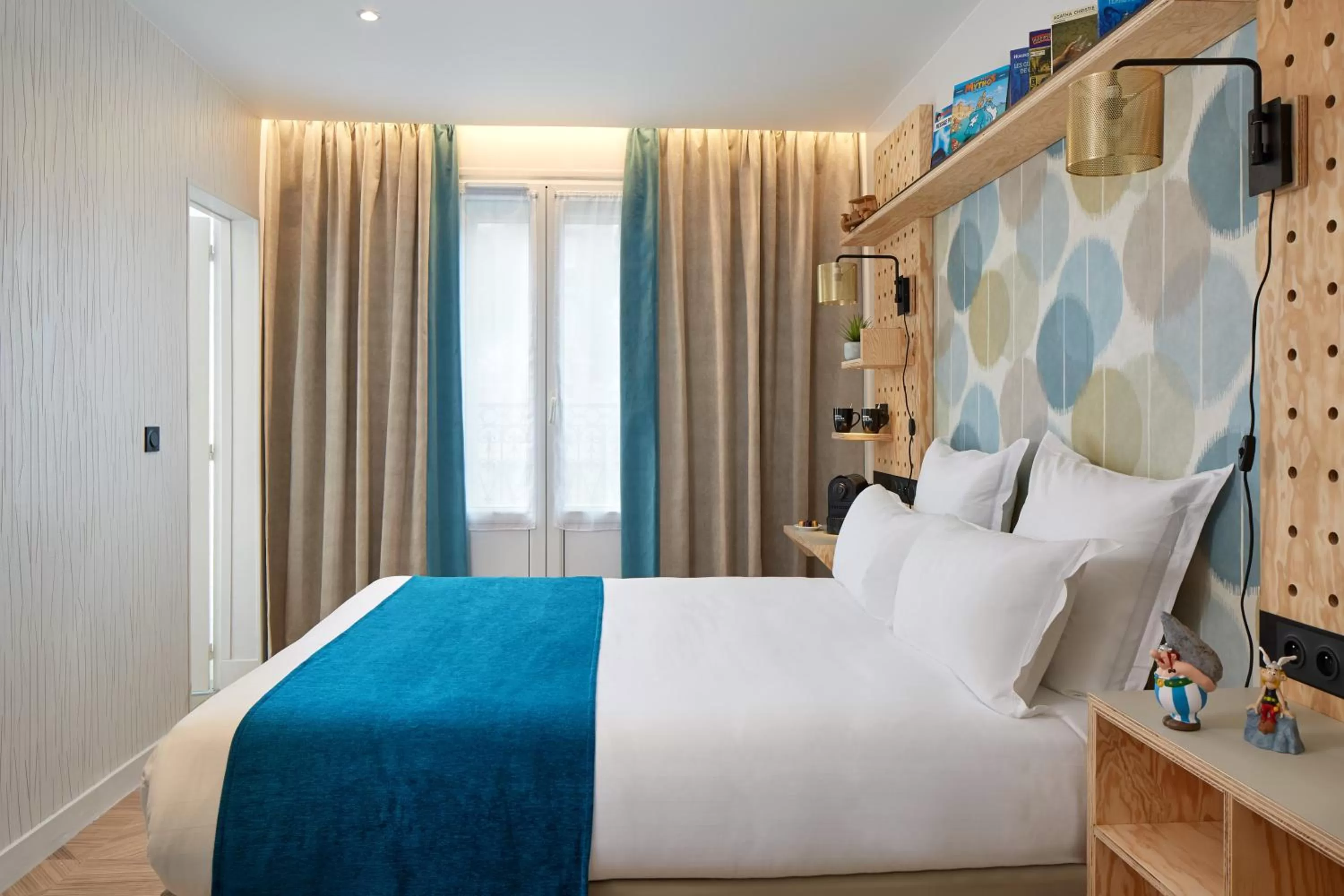 Photo of the whole room, Bed in Hotel Locomo - Gare de Lyon Bastille