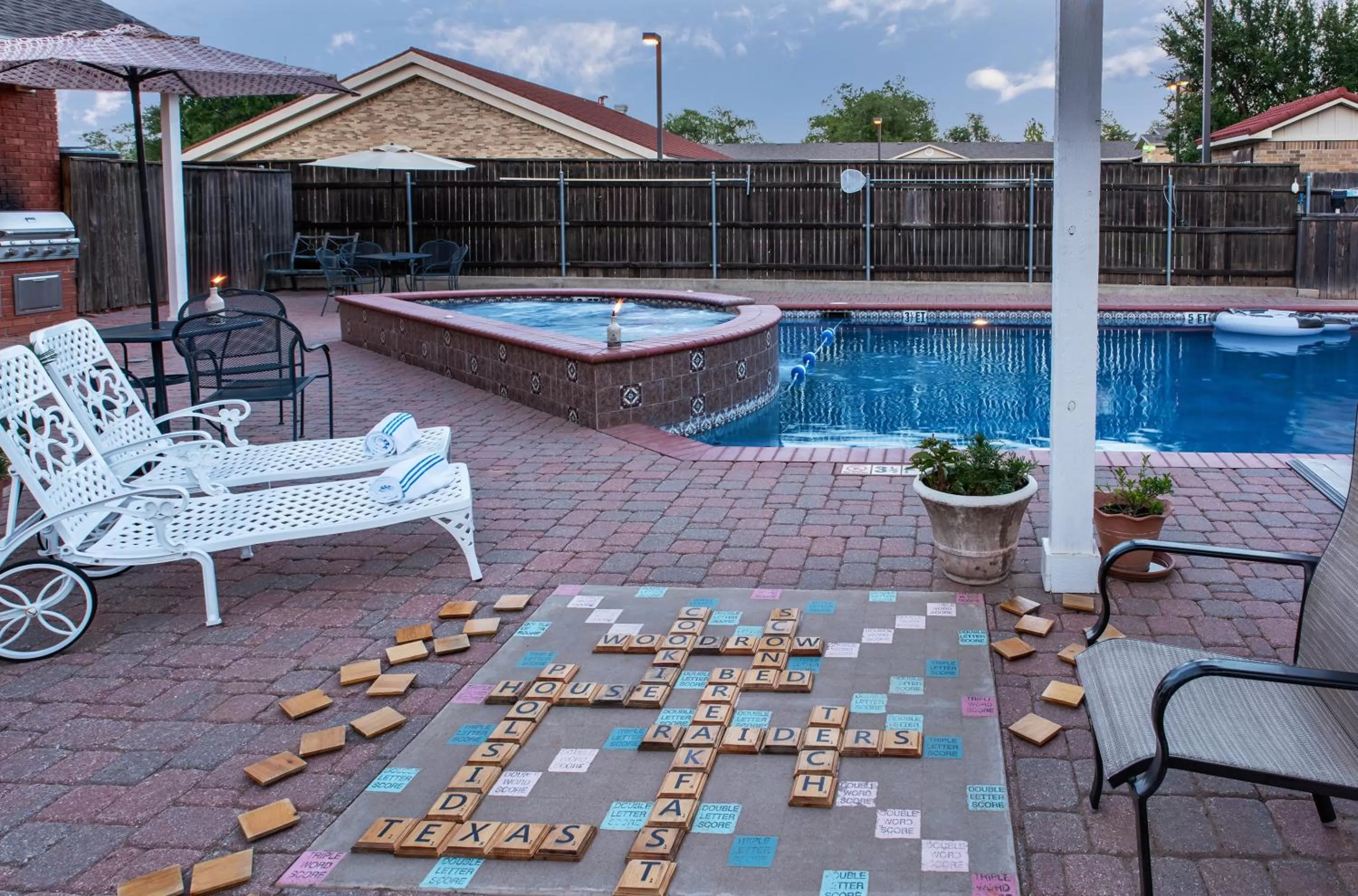 Swimming pool in Woodrow House Bed & Breakfast